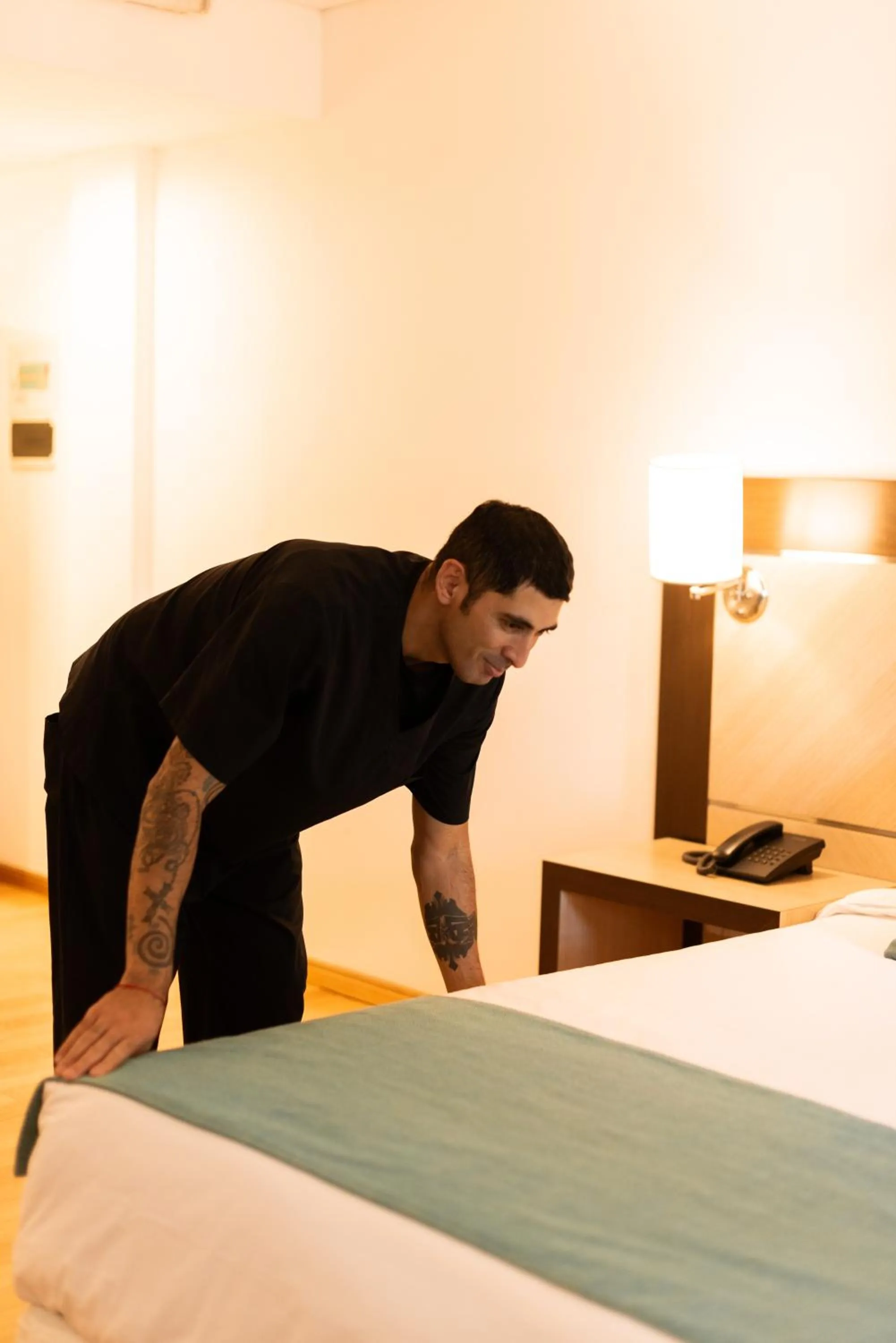 Staff, Bed in Hotel Plaza Central Canning