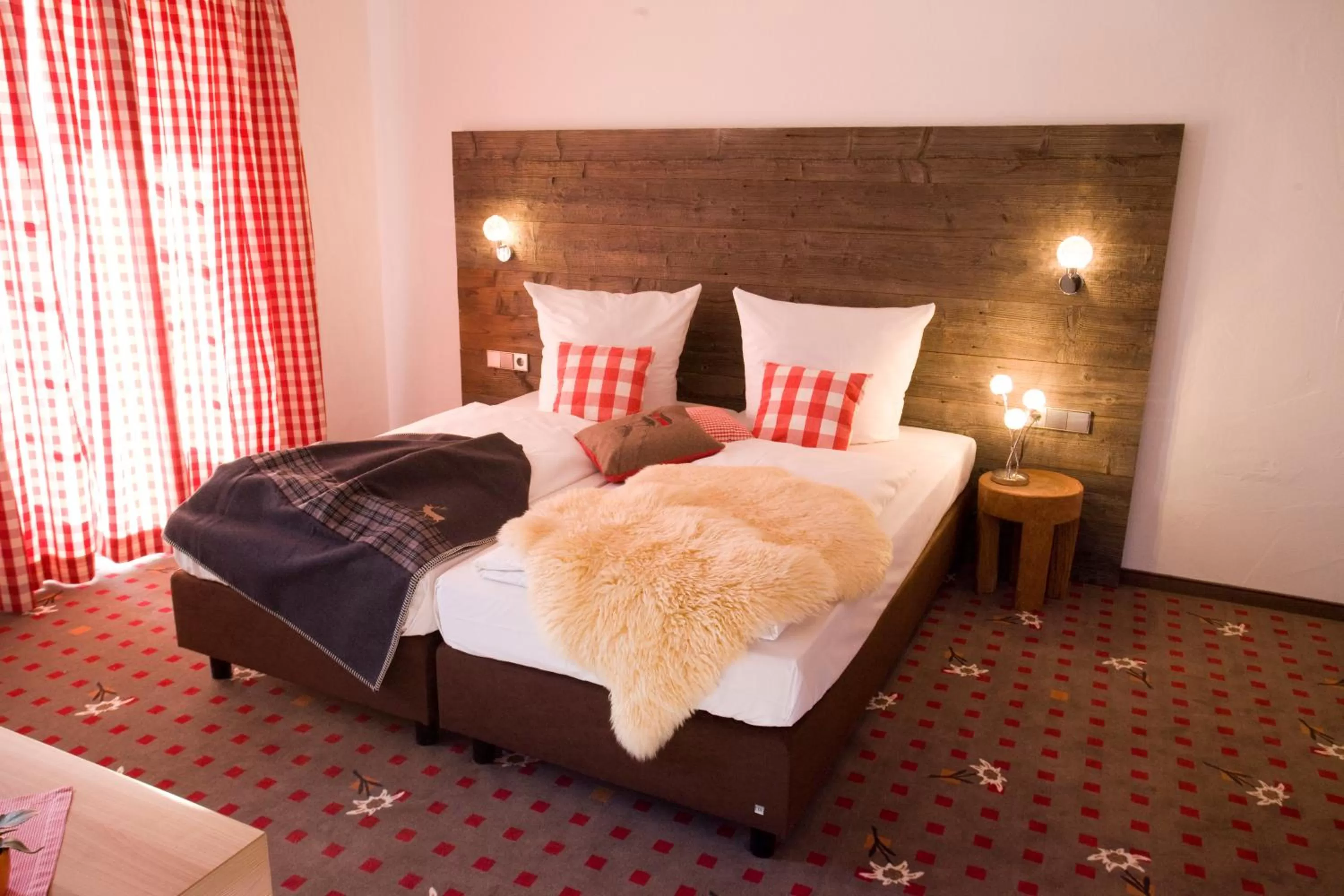 Photo of the whole room, Bed in Alpin Lifestyle Hotel Löwen & Strauss