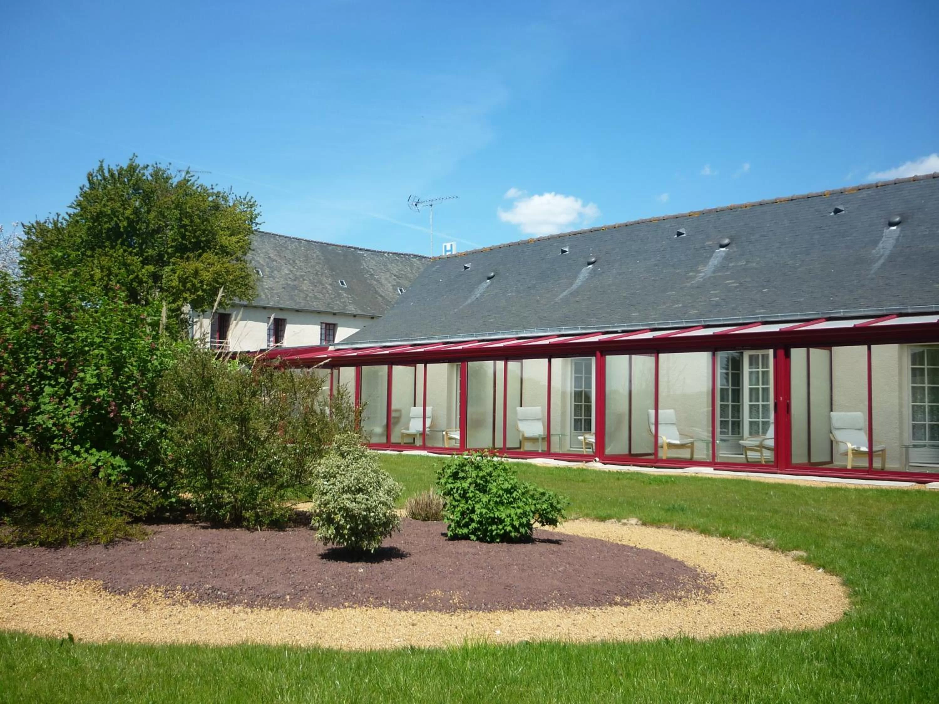 Hôtel Les Voisins Beaucemaine