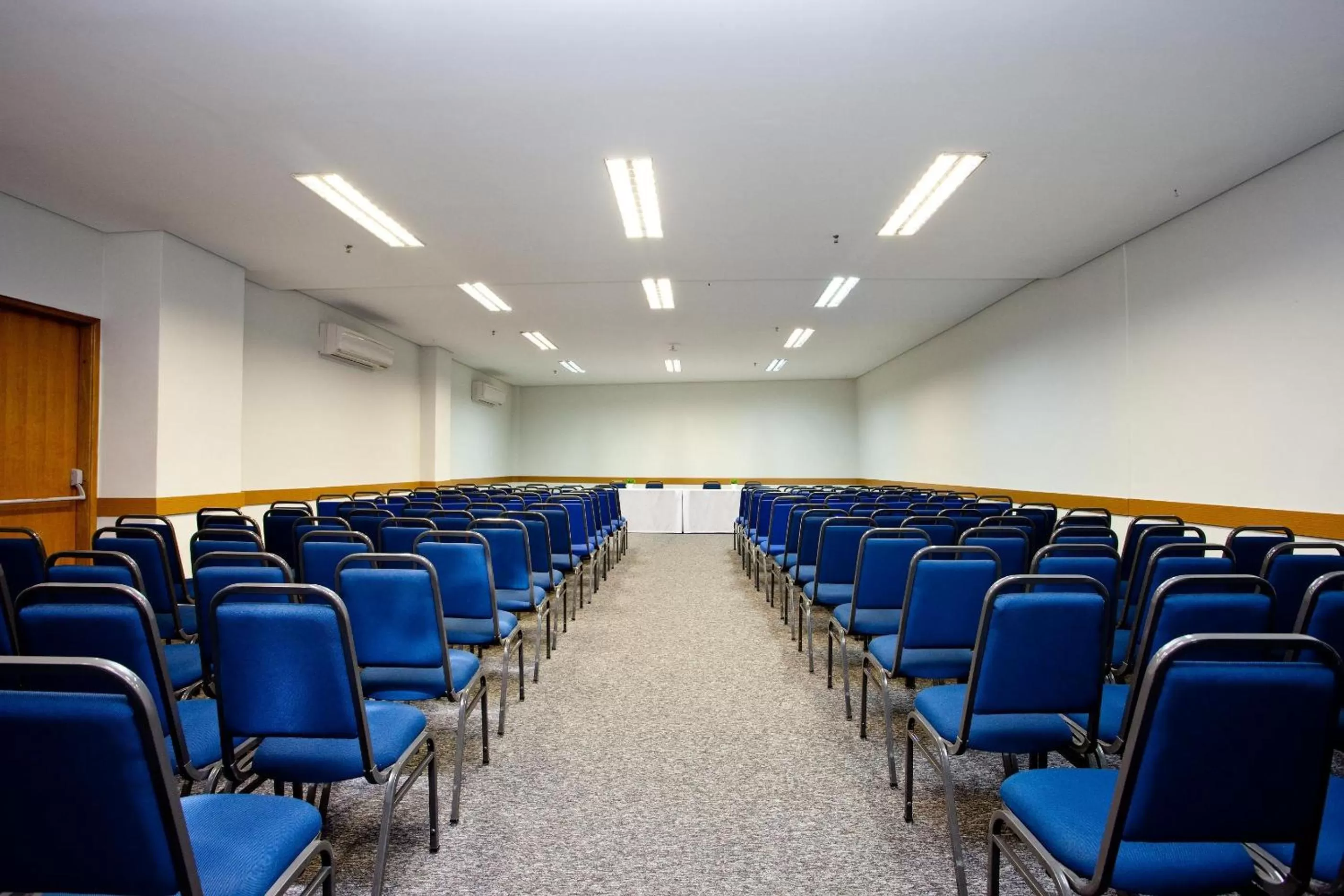 Business facilities in America Towers Hotel