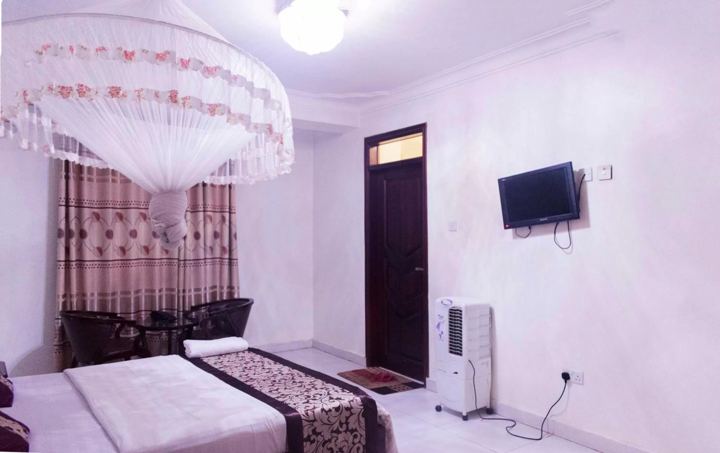 Bed in Sunrise Hotel Kampala