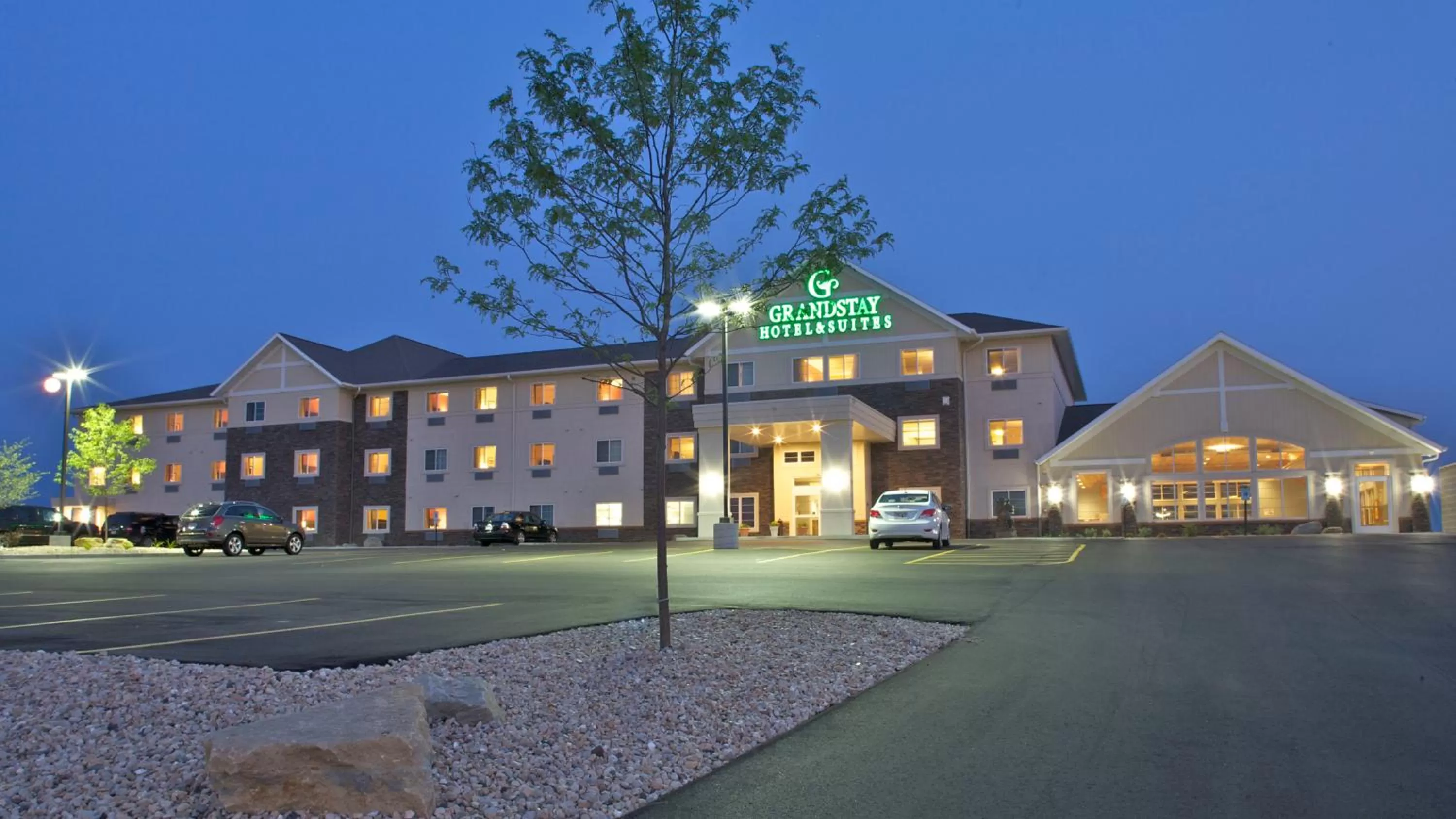 Facade/entrance in Grandstay Hotel & Suites Mount Horeb - Madison