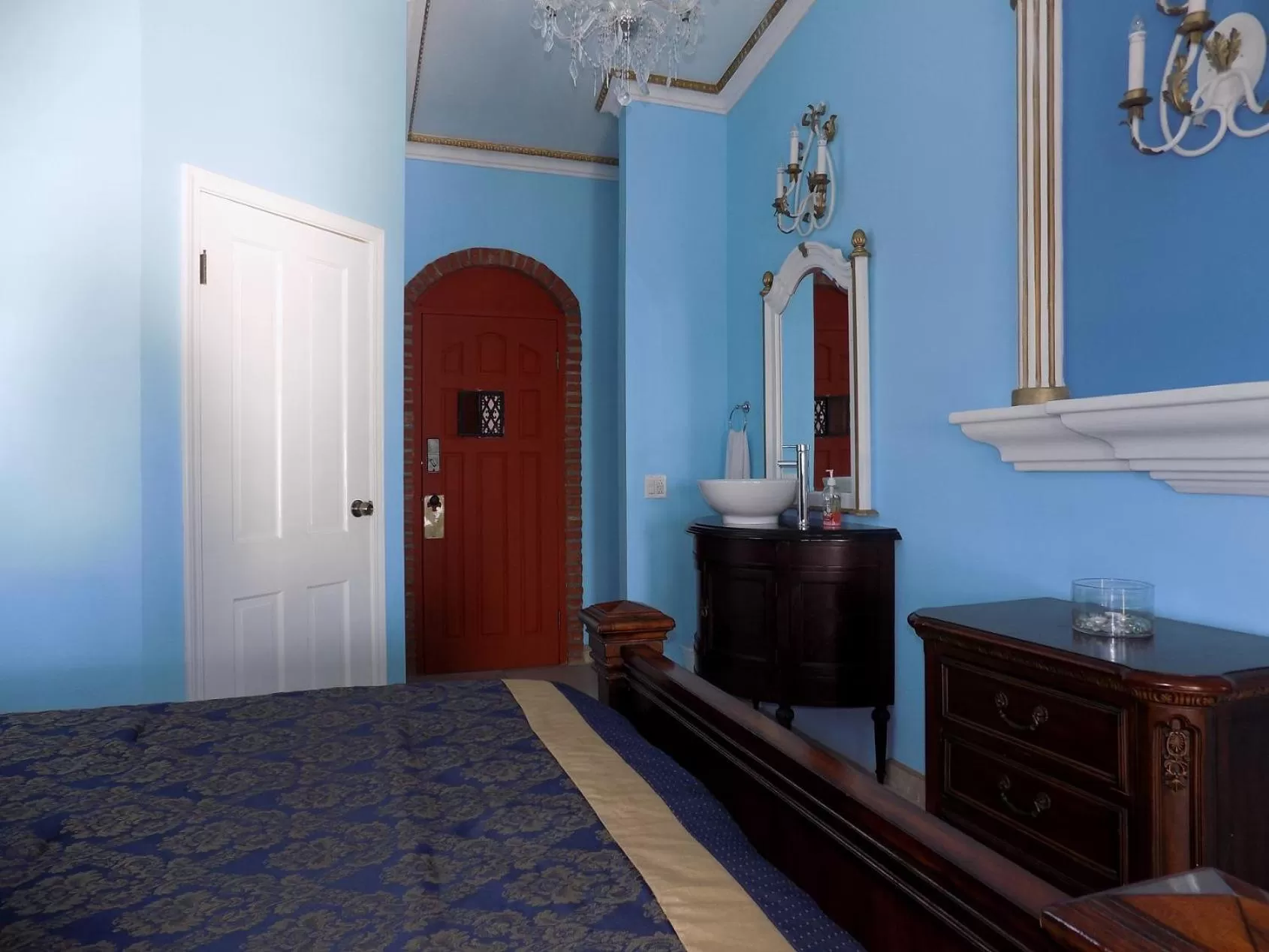 Photo of the whole room in Poco Cielo Hotel