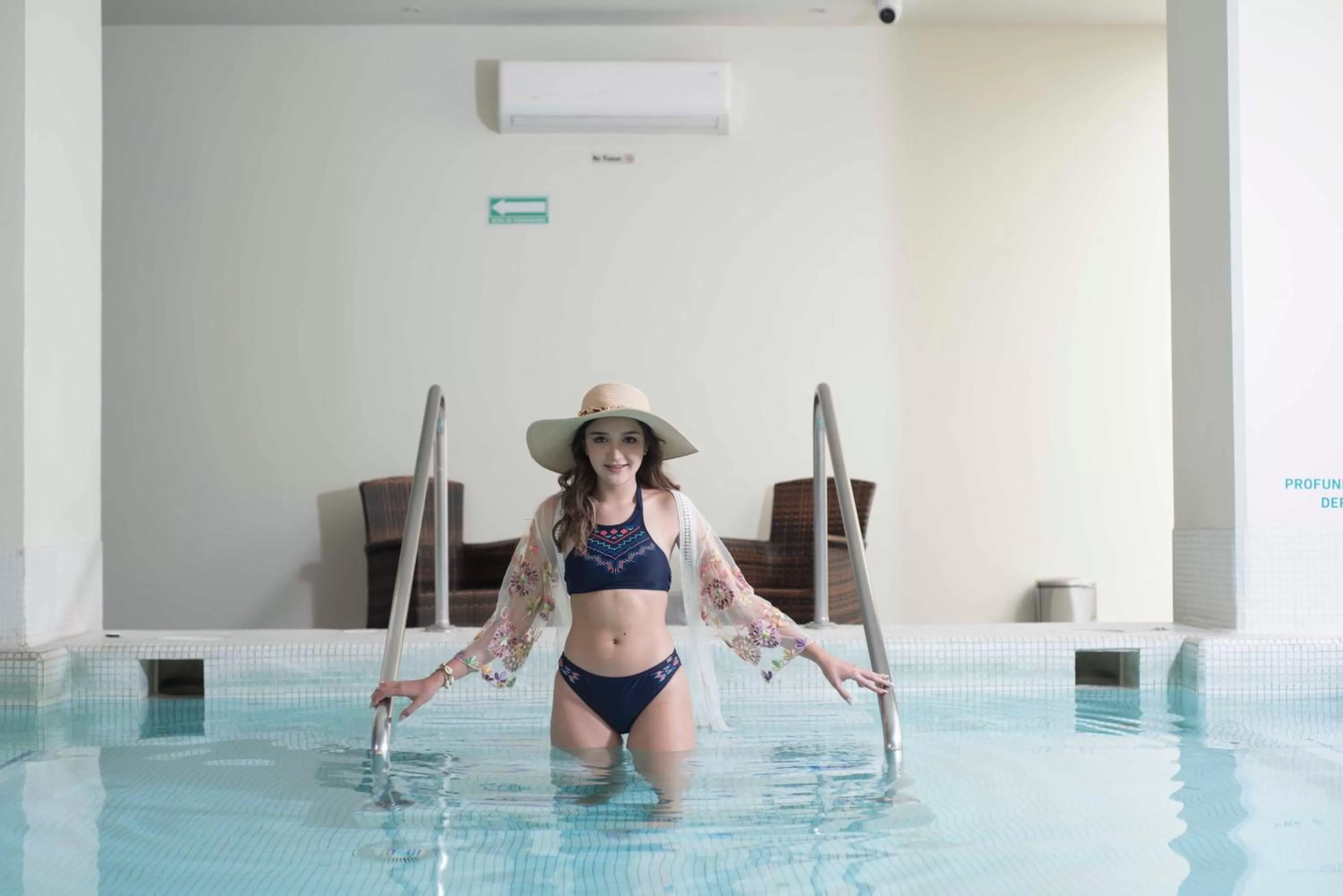 Swimming pool in Crown Victoria Hotel