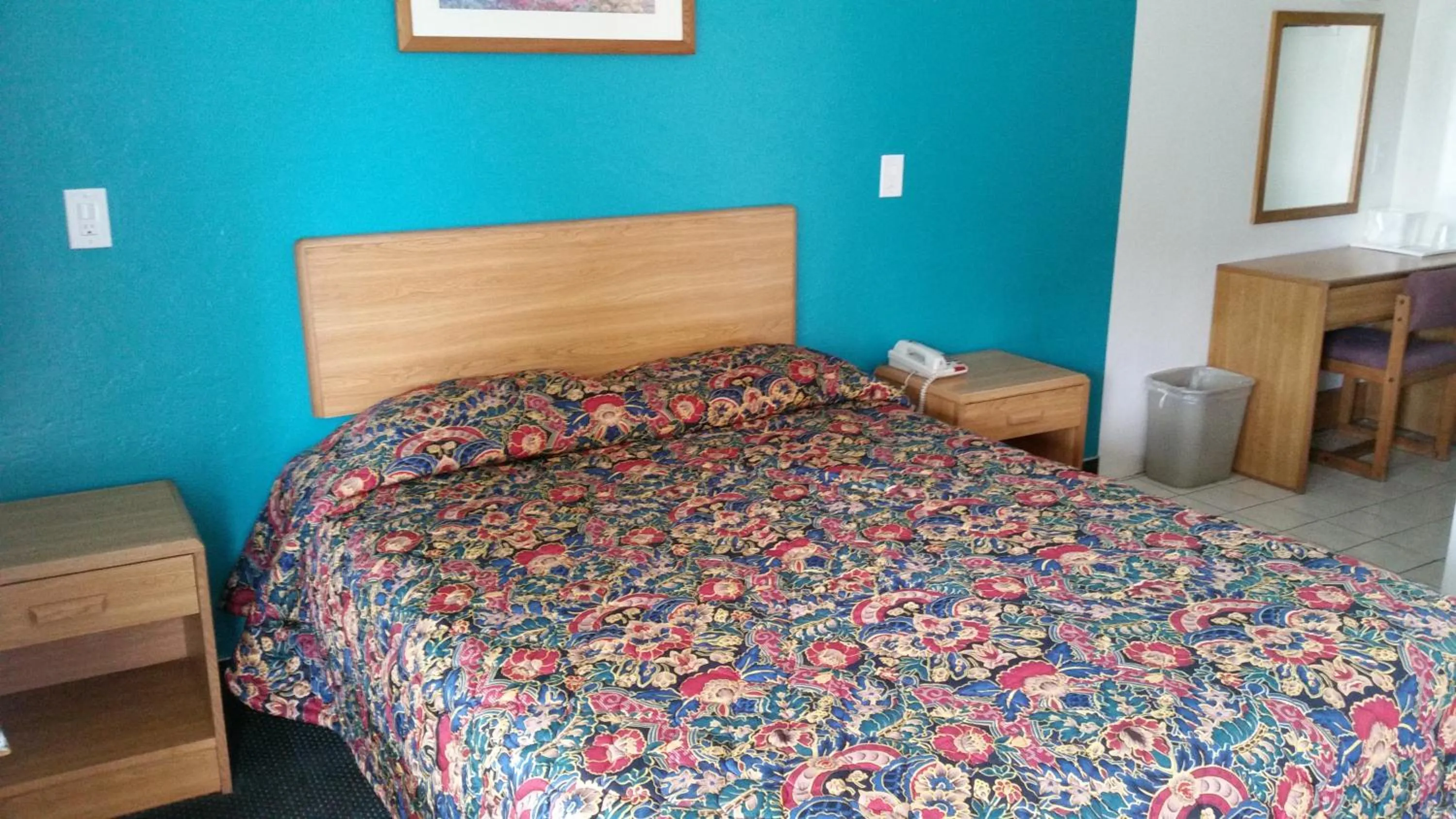 Bed in Economy Inn Motel