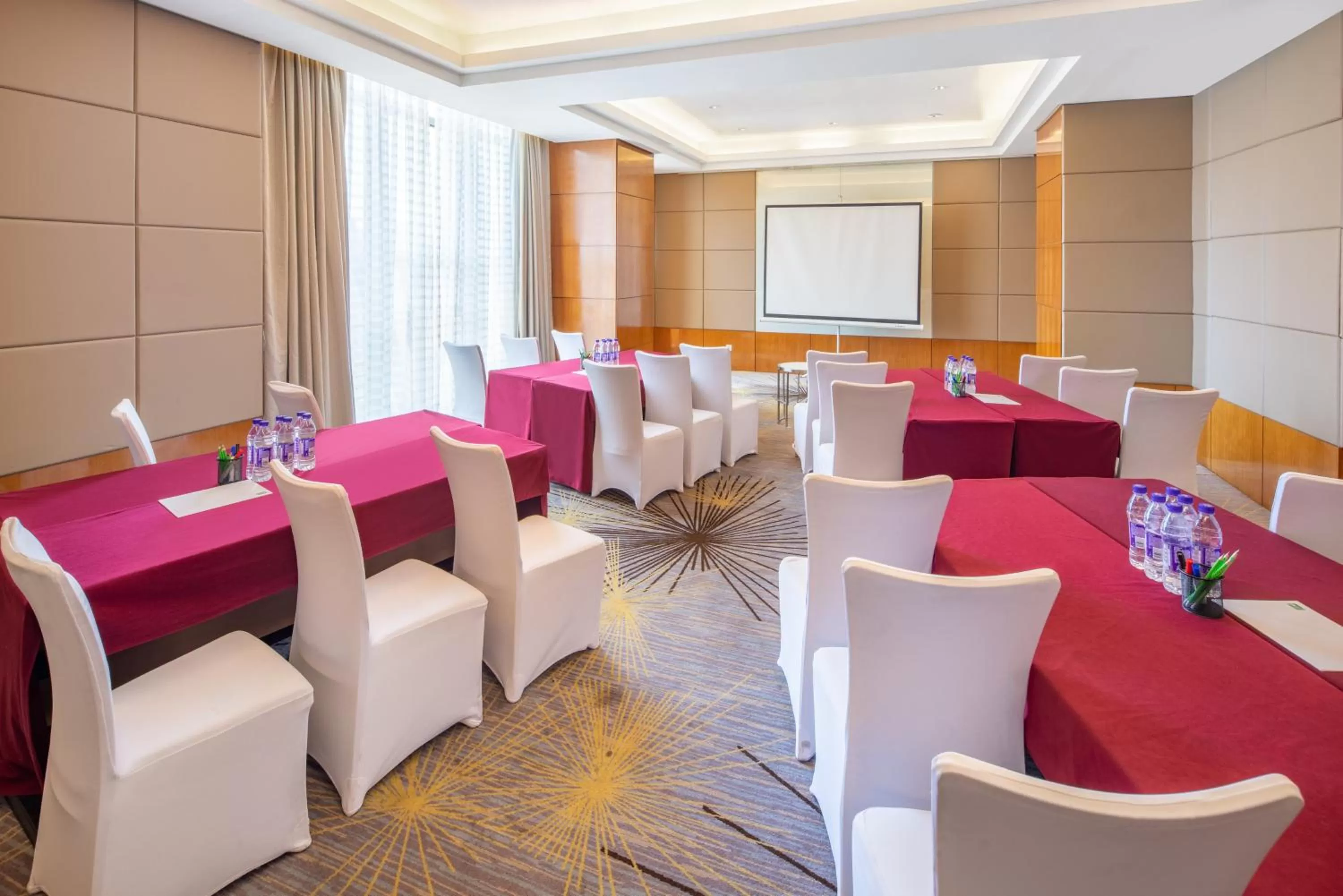 Meeting/conference room in Holiday Inn Tianjin Riverside by IHG