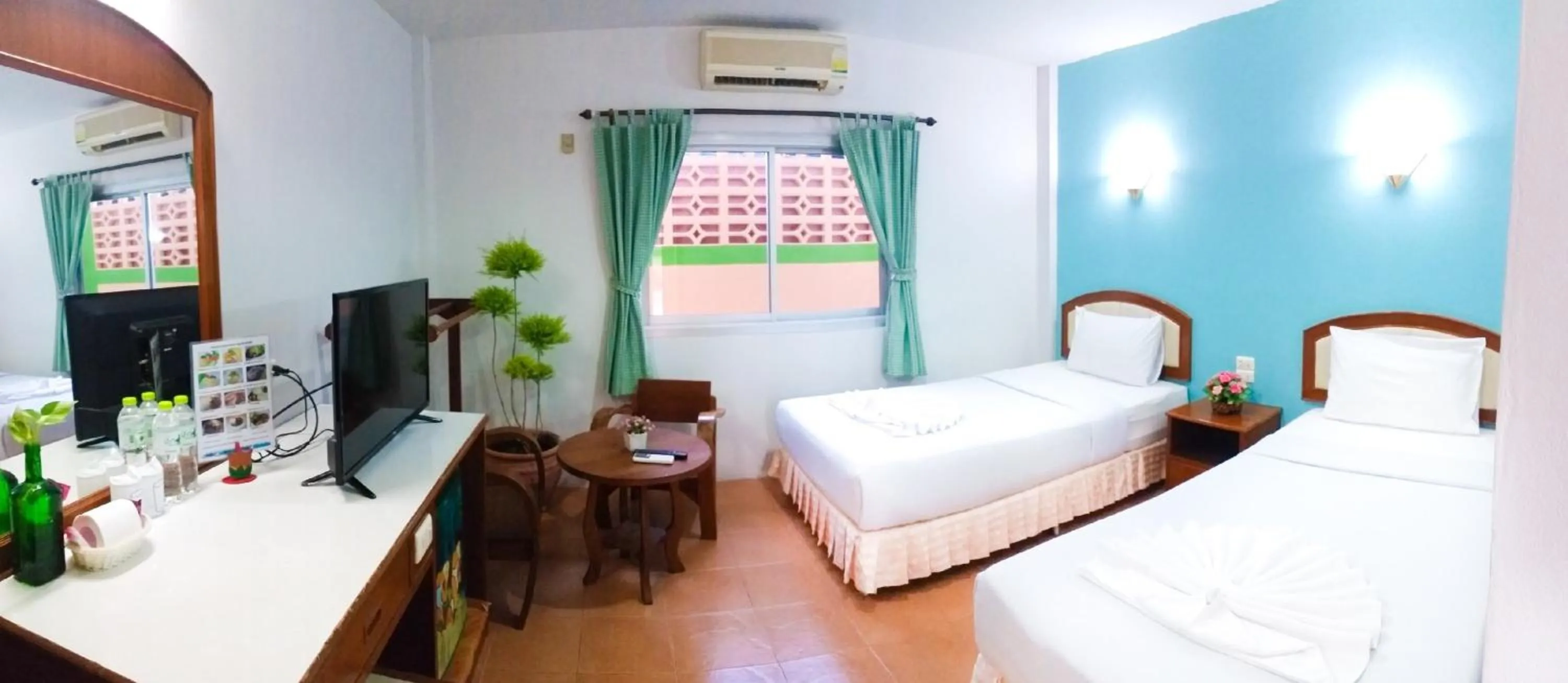 Photo of the whole room, Bed in J.Holiday Inn Krabi