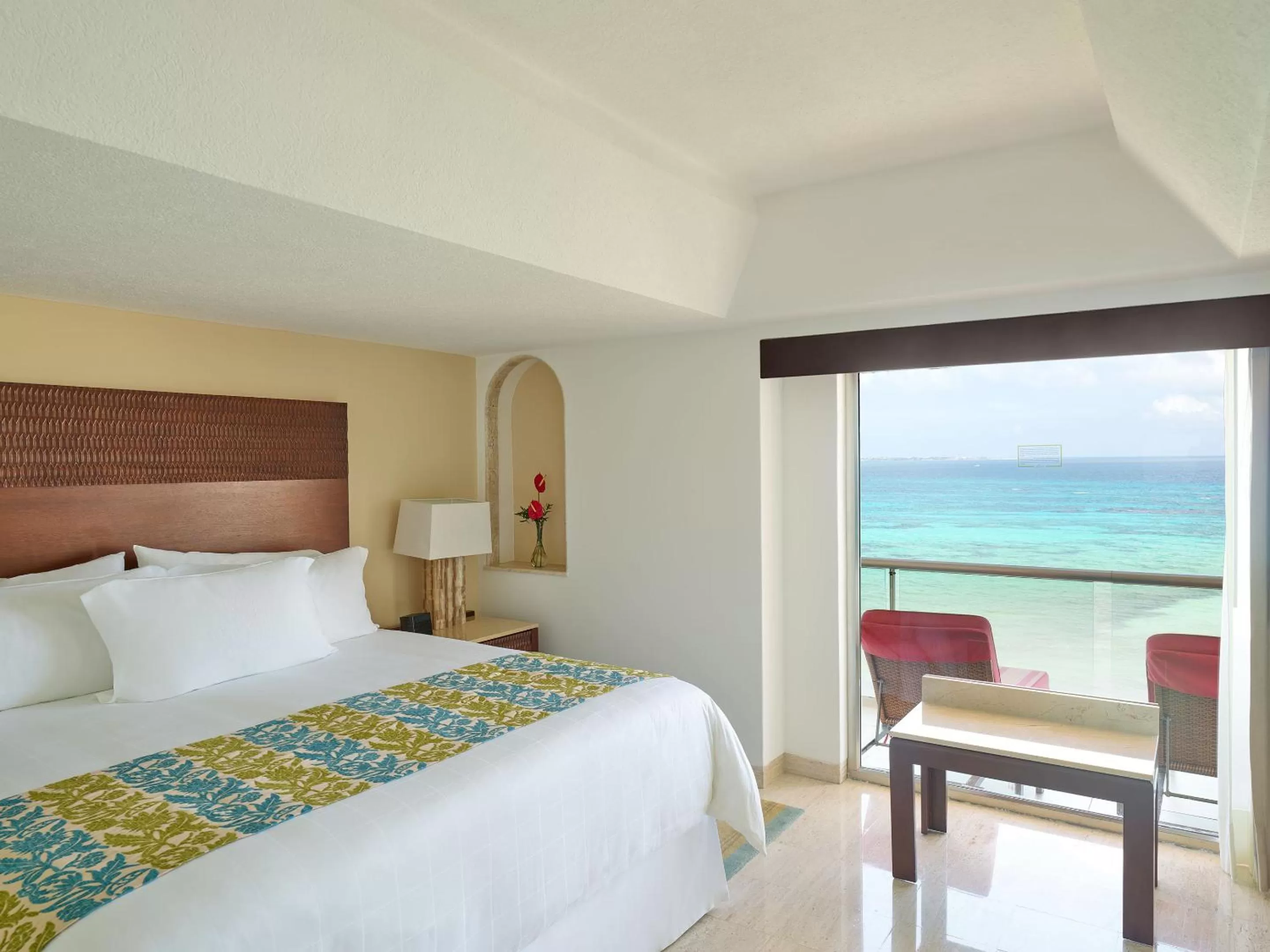 Photo of the whole room, Bed in Grand Fiesta Americana Coral Beach Cancun - All Inclusive