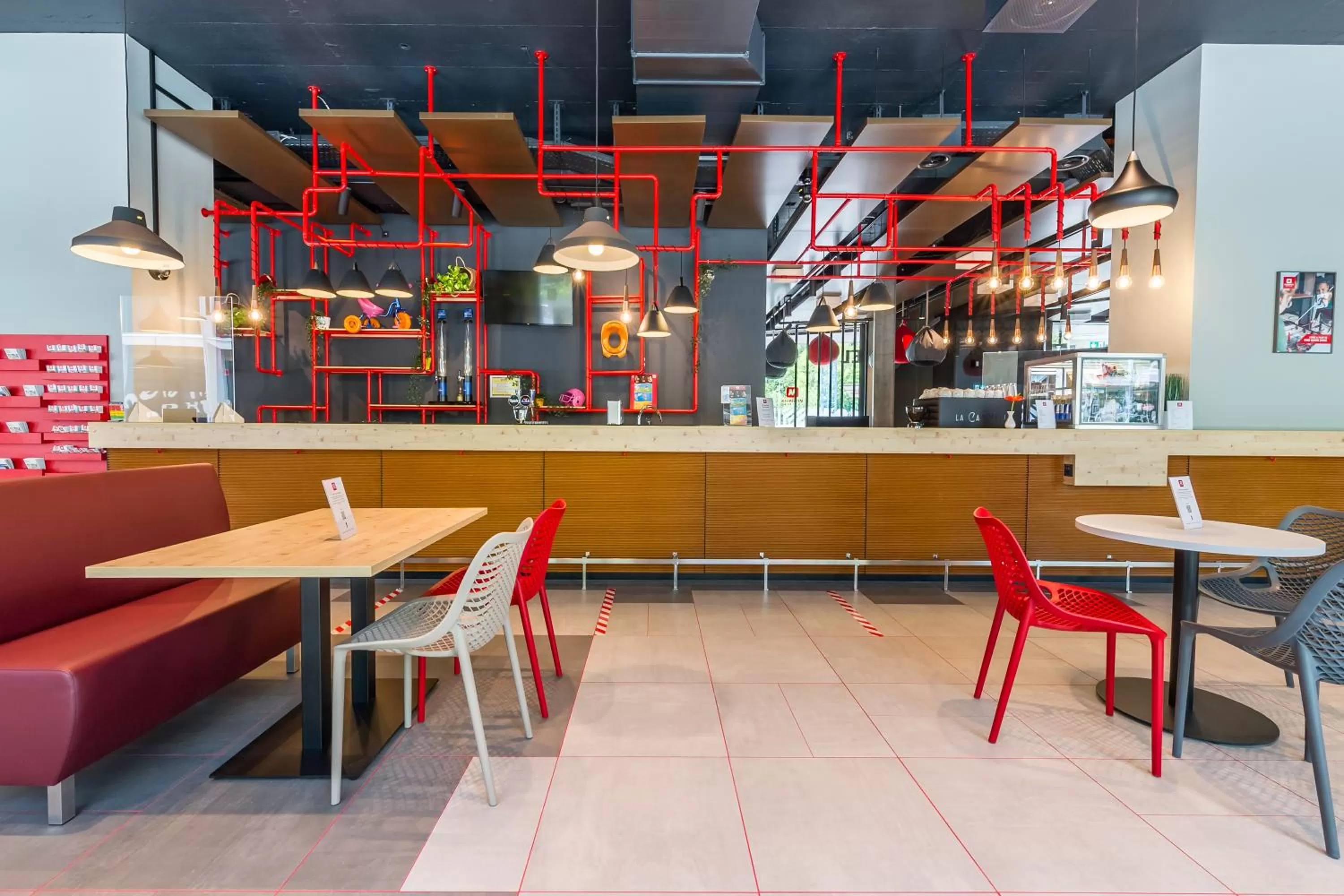 Lounge or bar in MEININGER Hotel Zürich Greencity