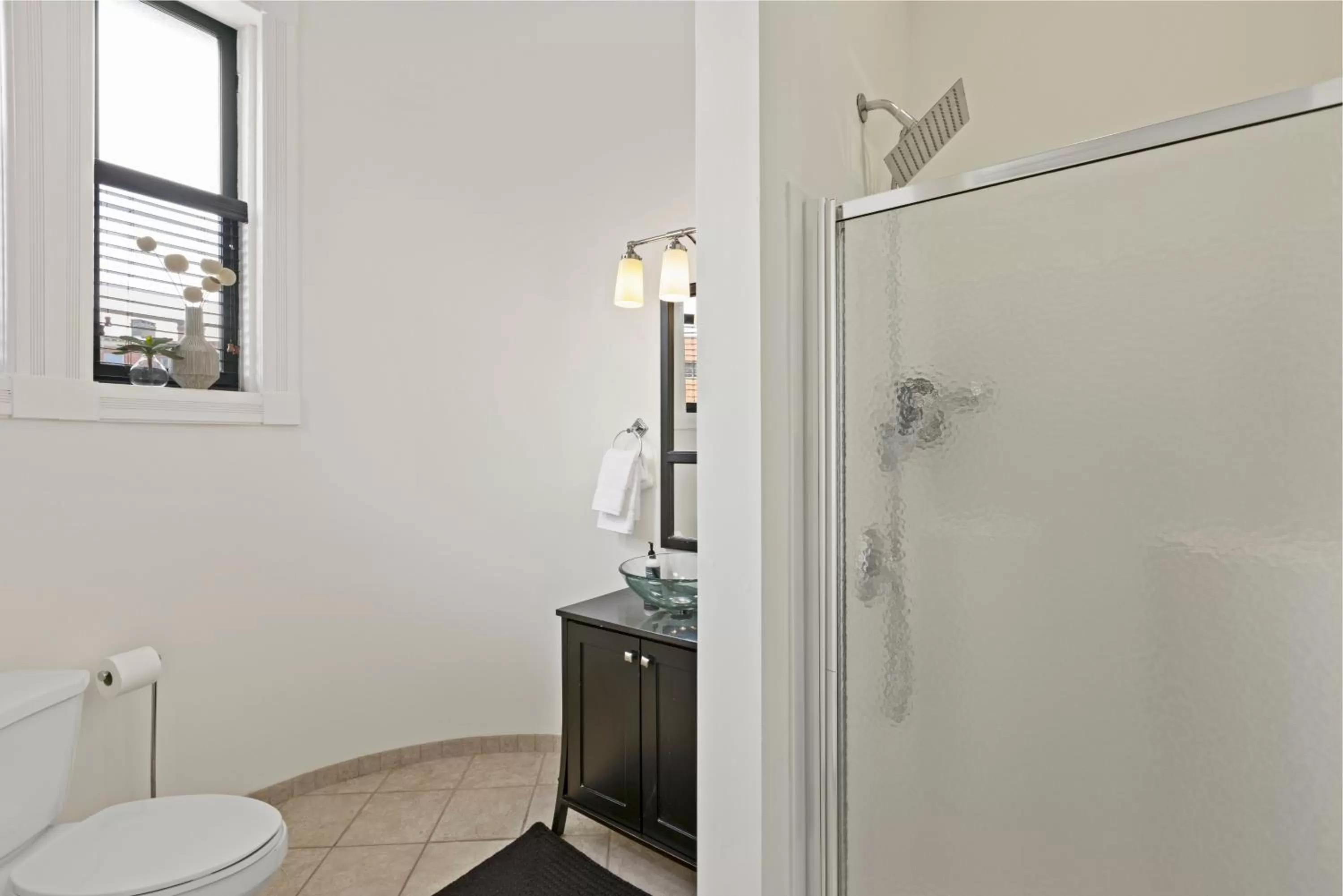 Shower, Bathroom in Brexton Hotel