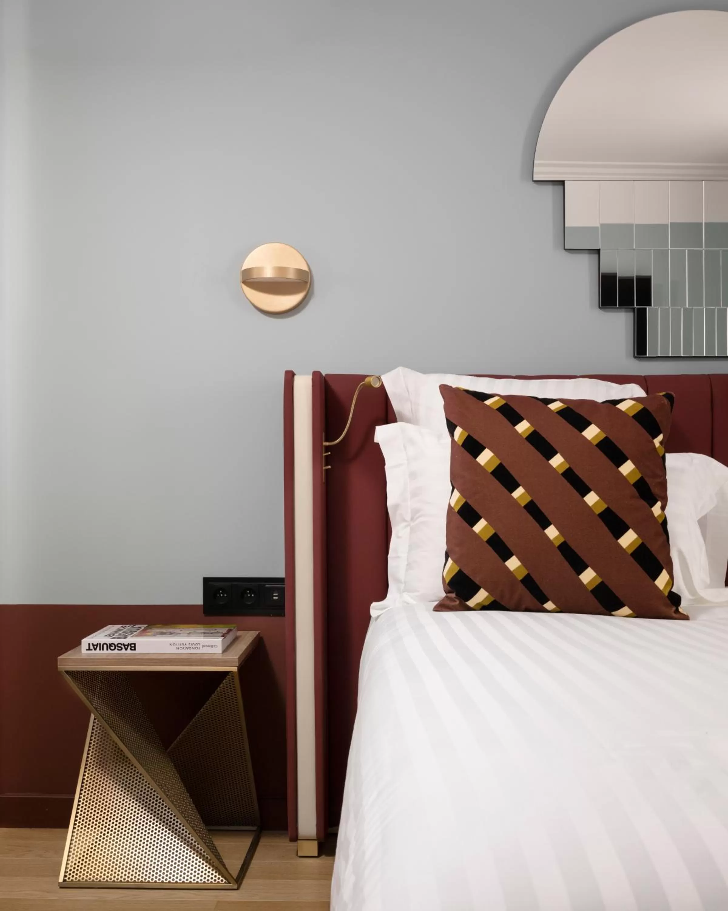 Bed in Hôtel Parisianer