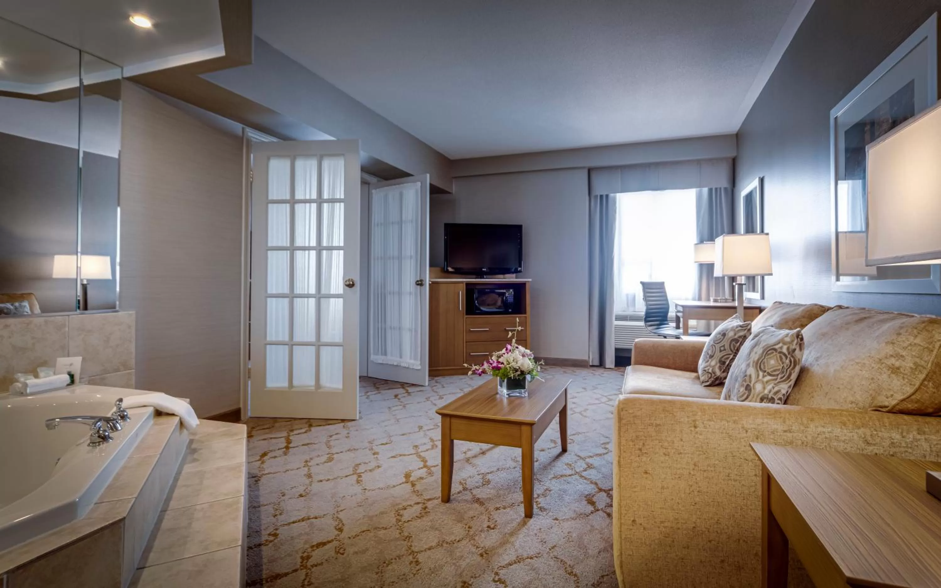 Living room in Monte Carlo Inn Vaughan Suites