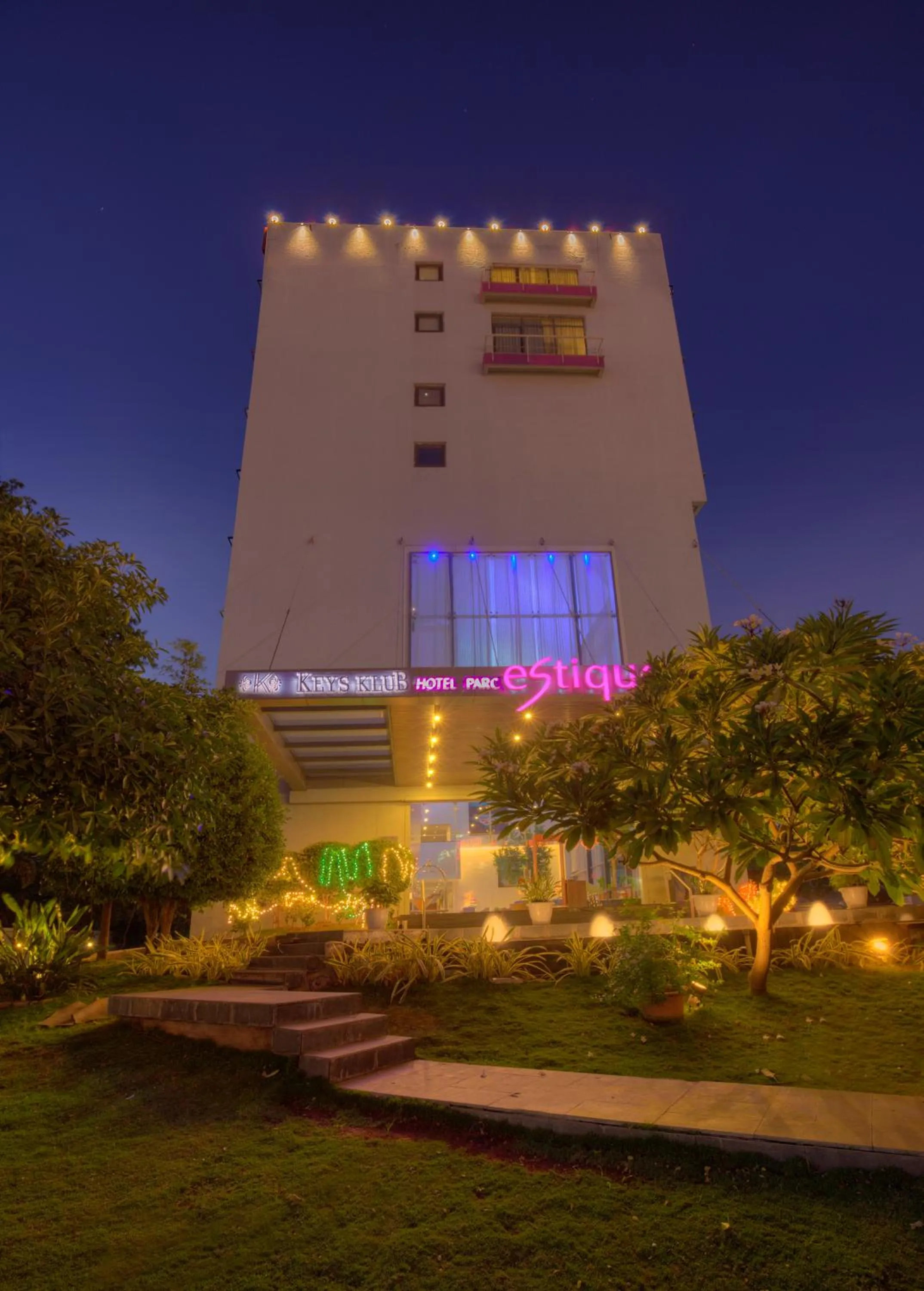 Facade/entrance in Hotel Parc Estique