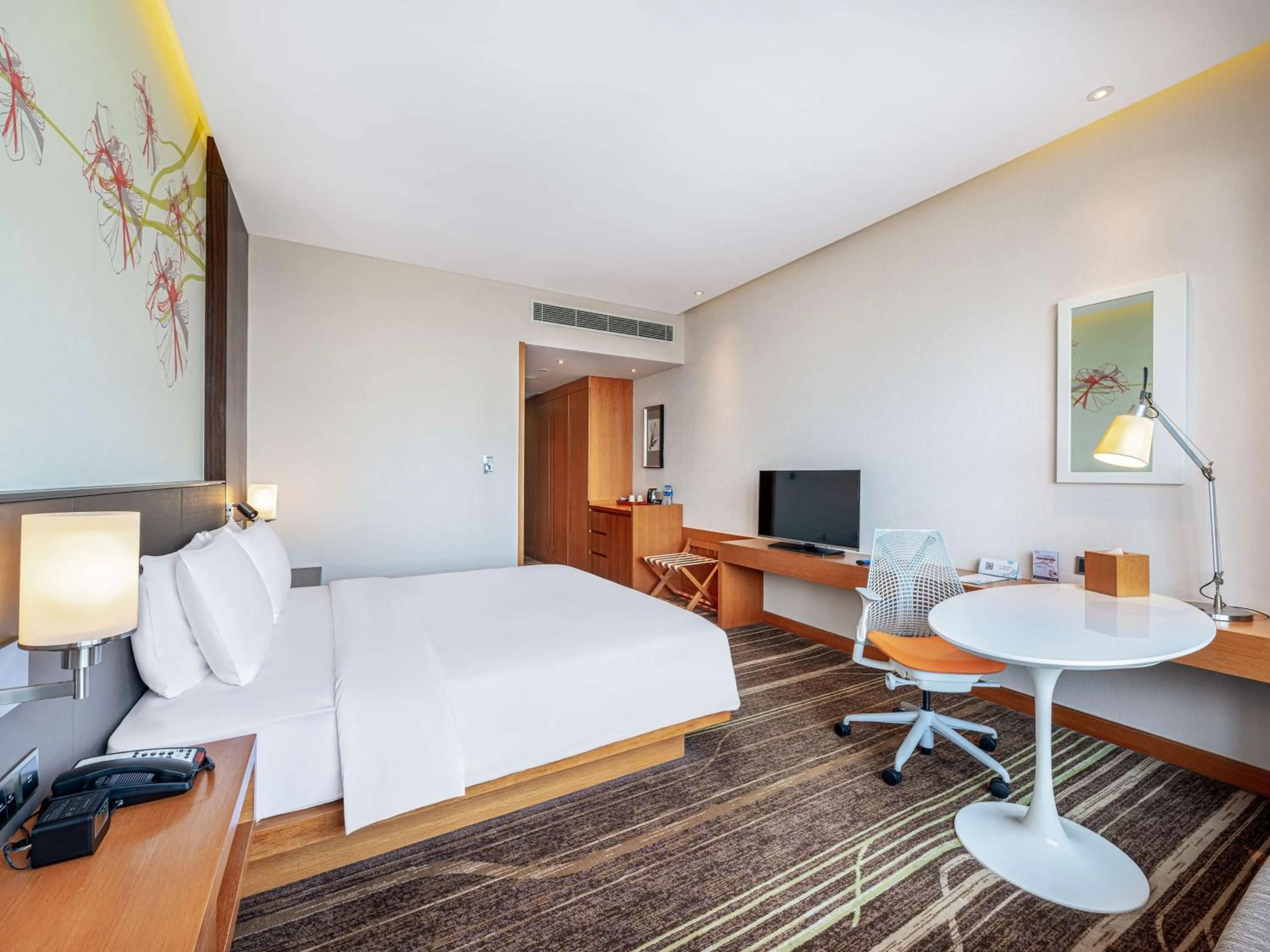 Bedroom, Bed in Hilton Garden Inn Chengdu Huayang