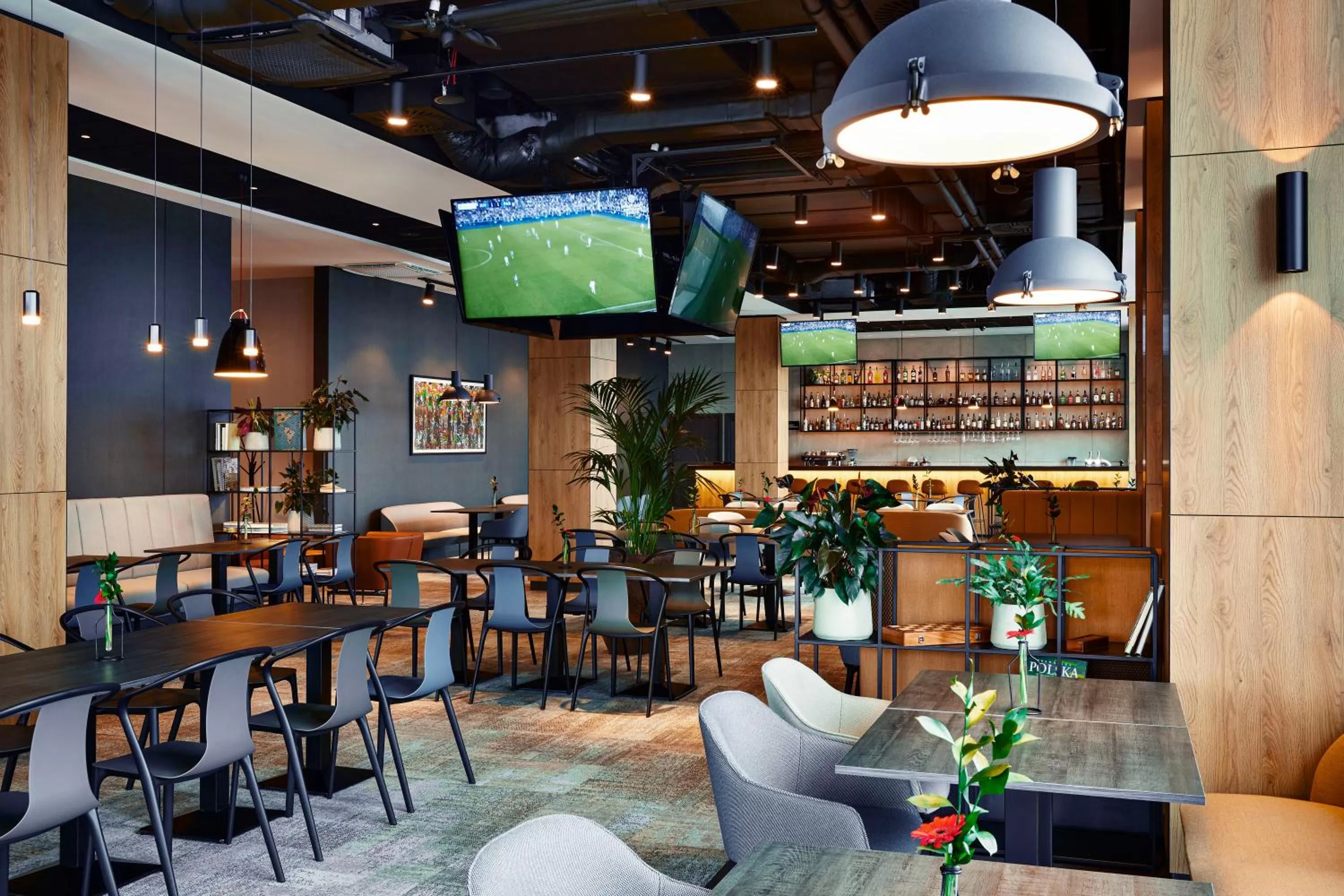 Restaurant/places to eat in Q Hotel Plus Wrocław Bielany