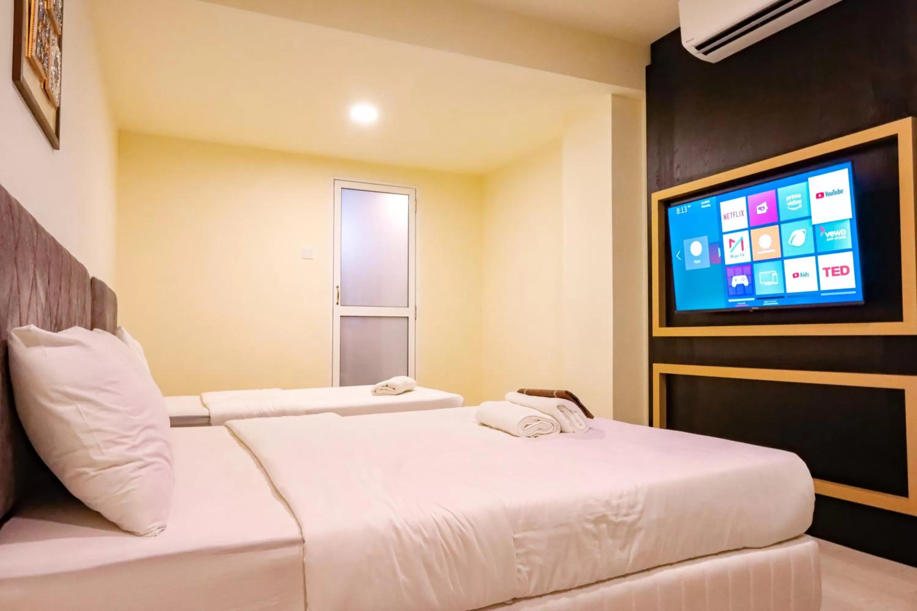 Bedroom, Bed in Bishop Hotel