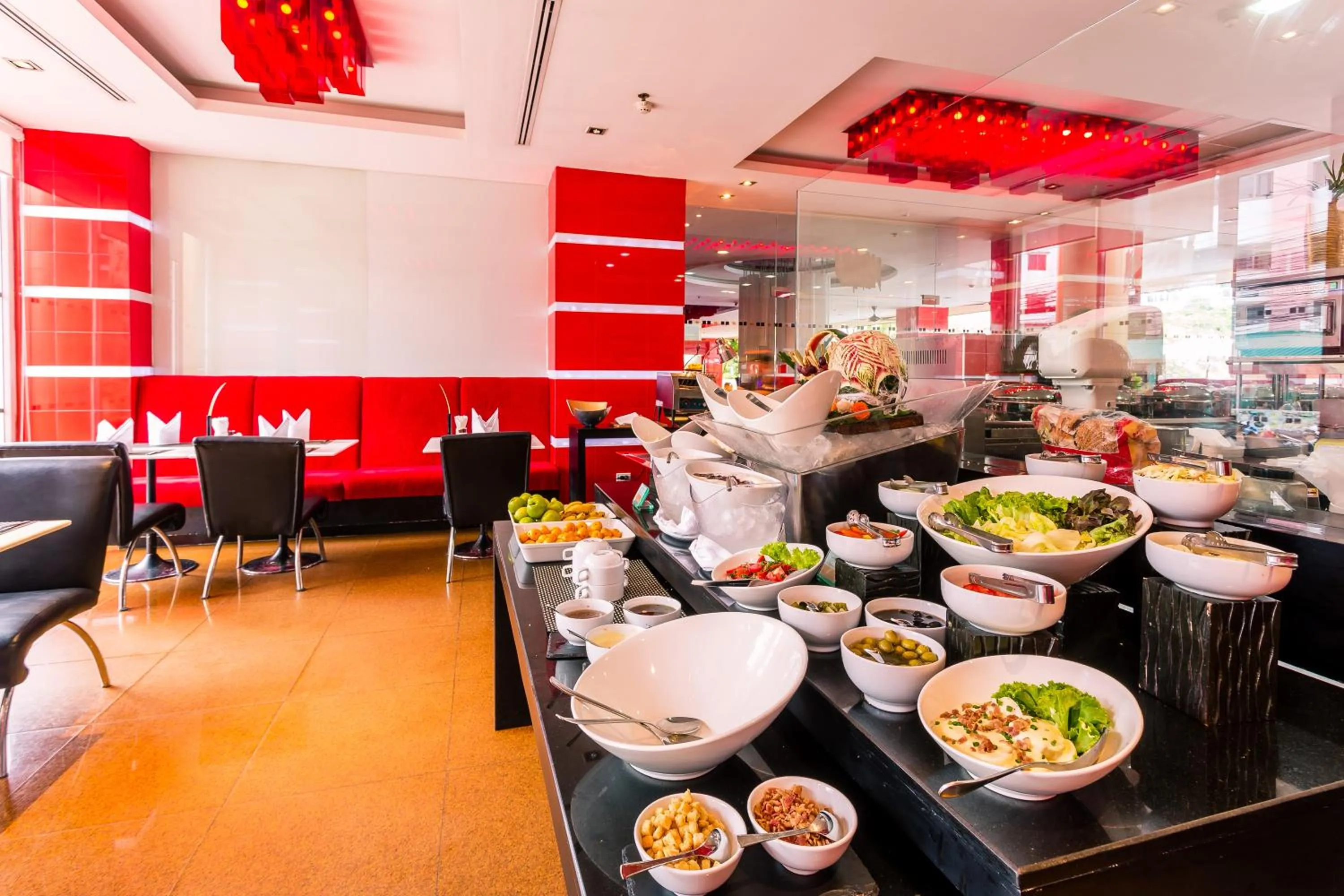 Restaurant/places to eat in Nova Platinum Hotel