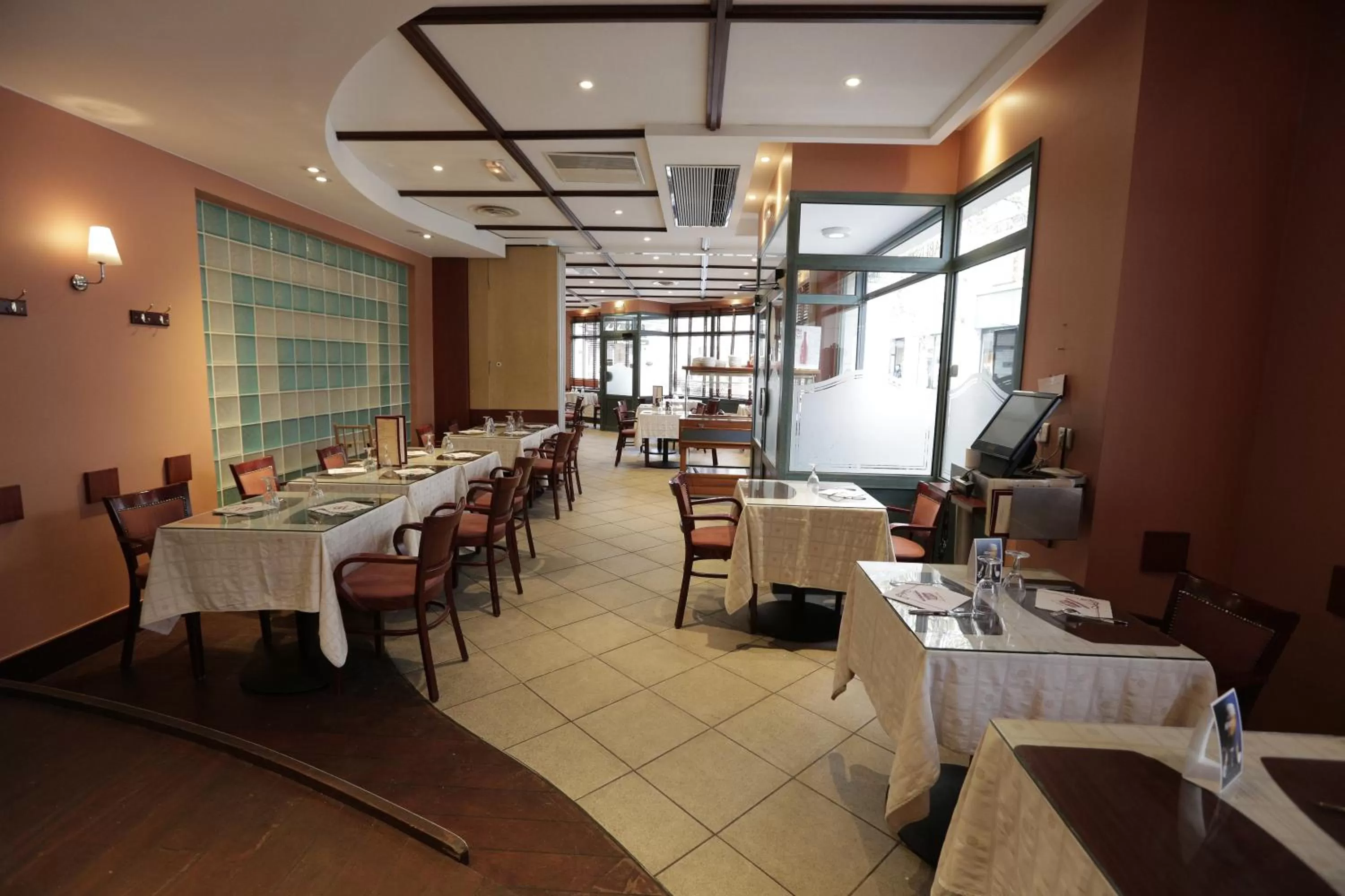 Restaurant/places to eat in Hôtel Au Petit Caporal