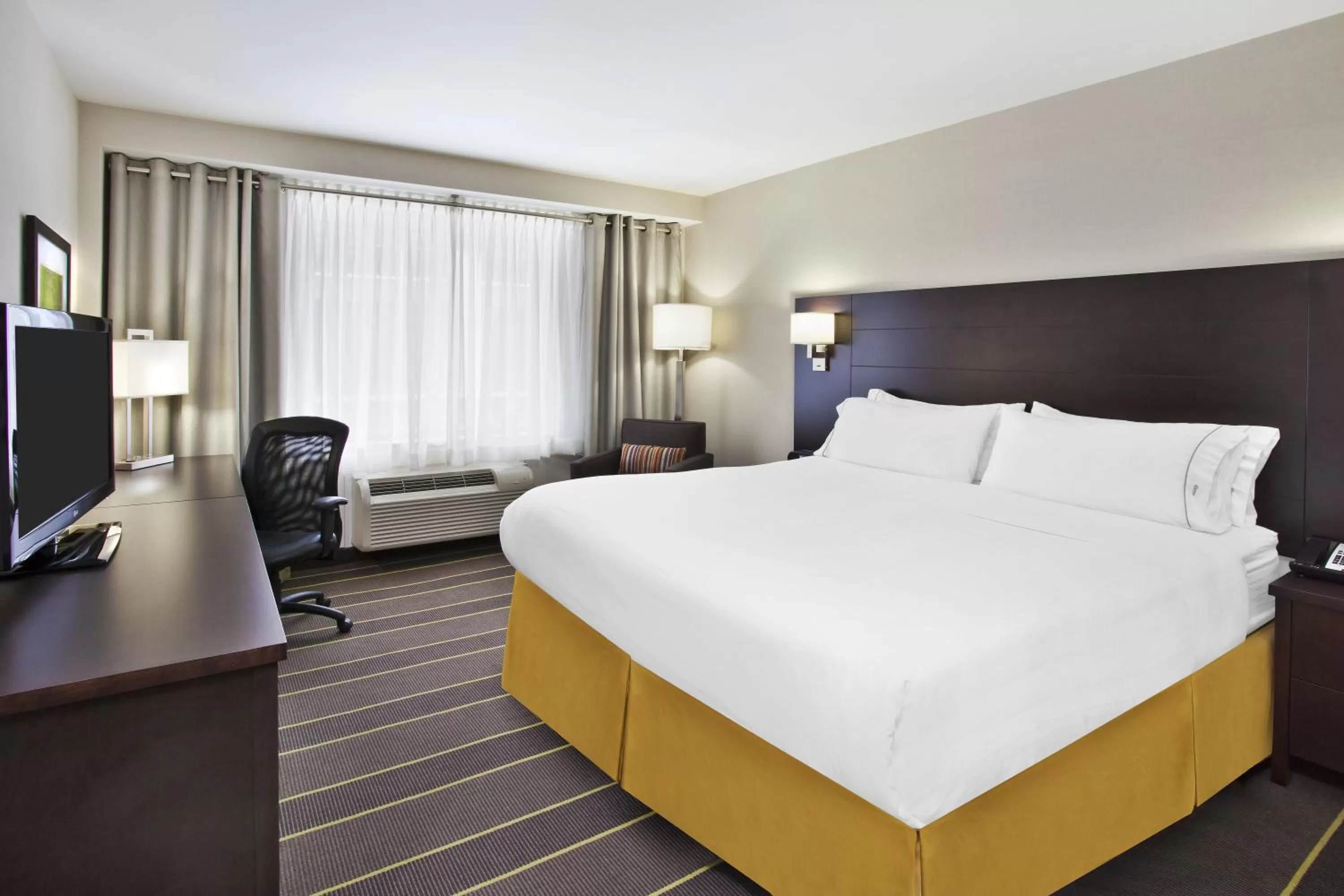 Photo of the whole room, Bed in Holiday Inn Express - Sault Ste. Marie by IHG