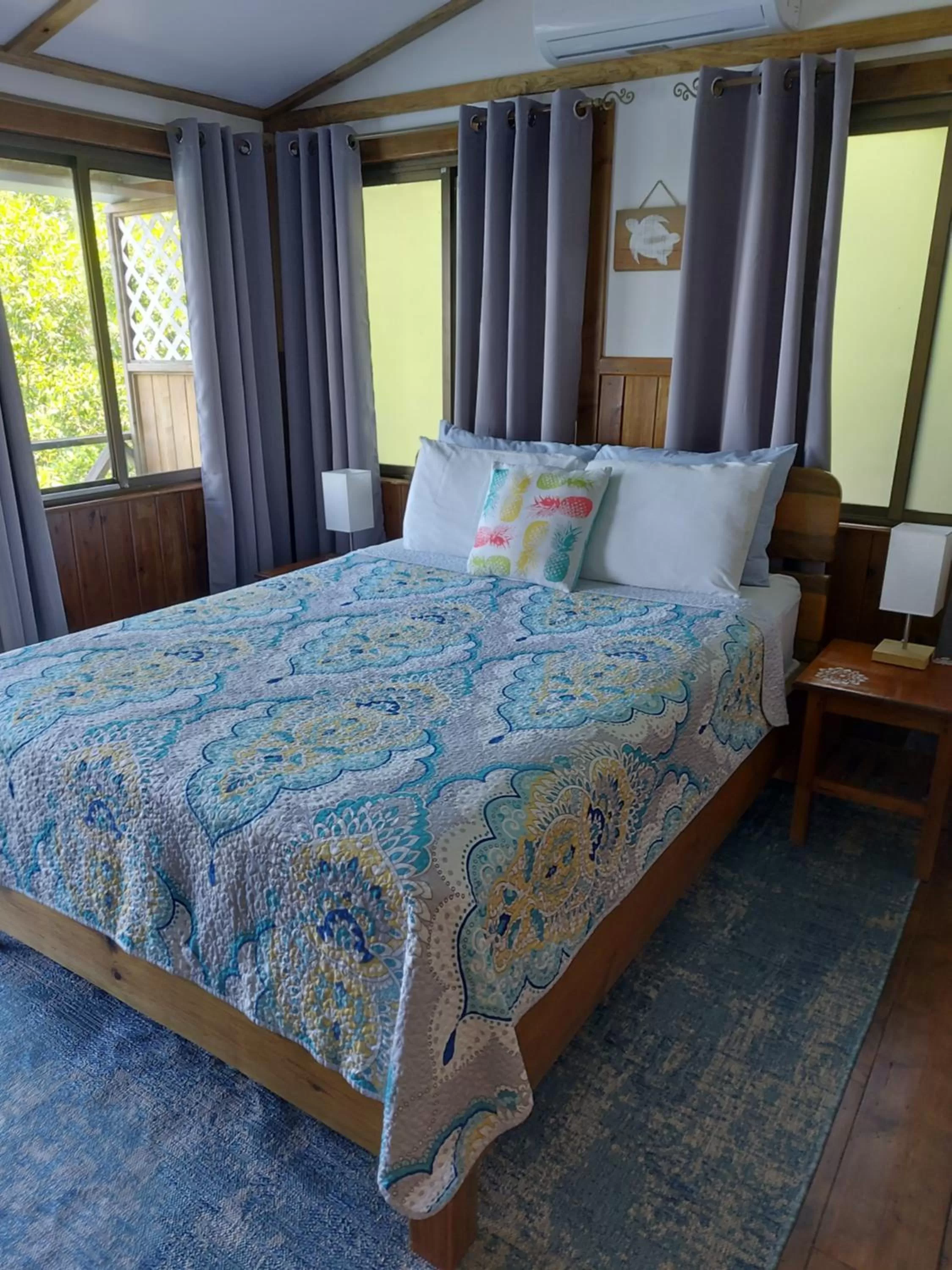 Bed in The Sunsetter Bed & Breakfast