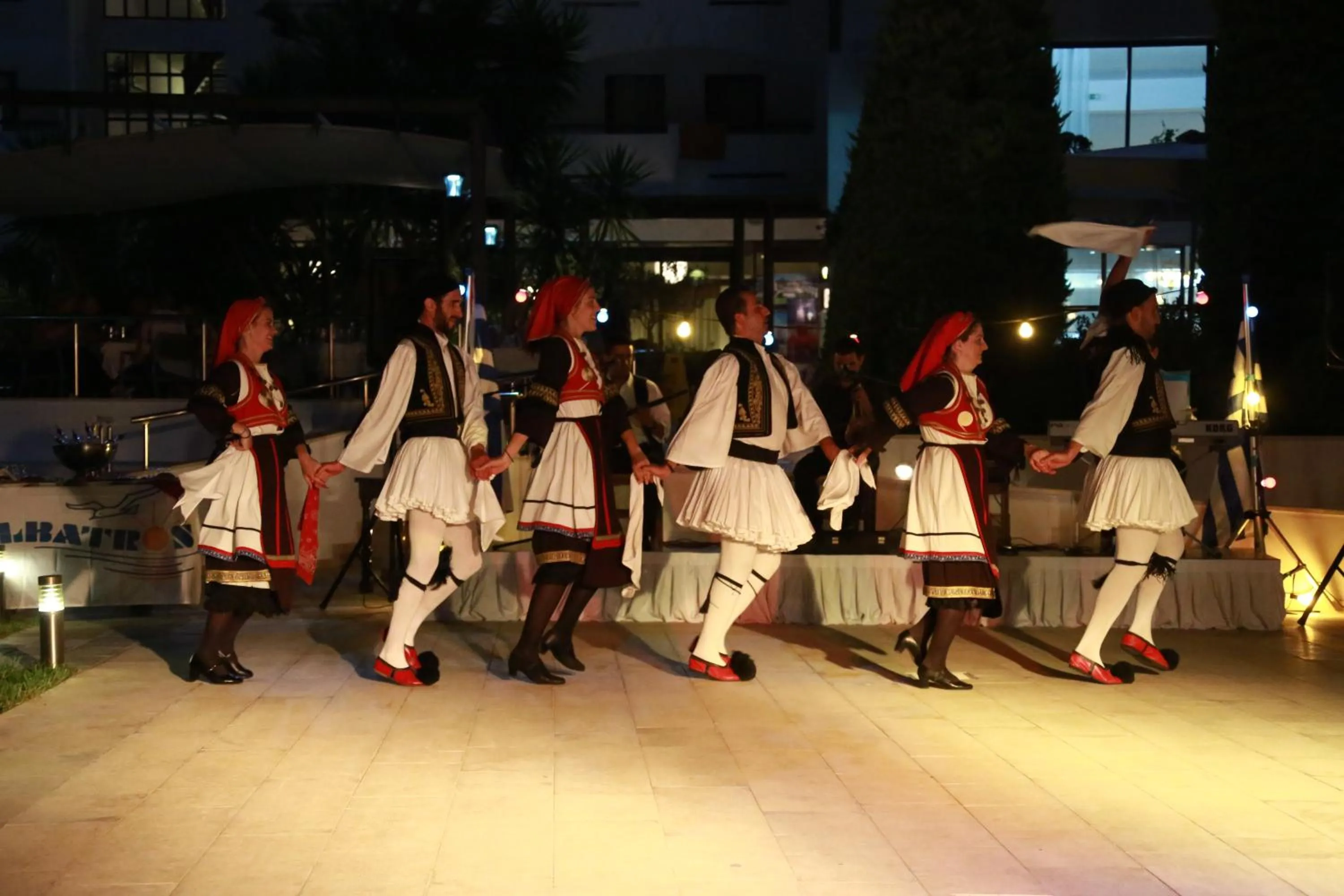 Evening entertainment in Albatros Spa & Resort Hotel