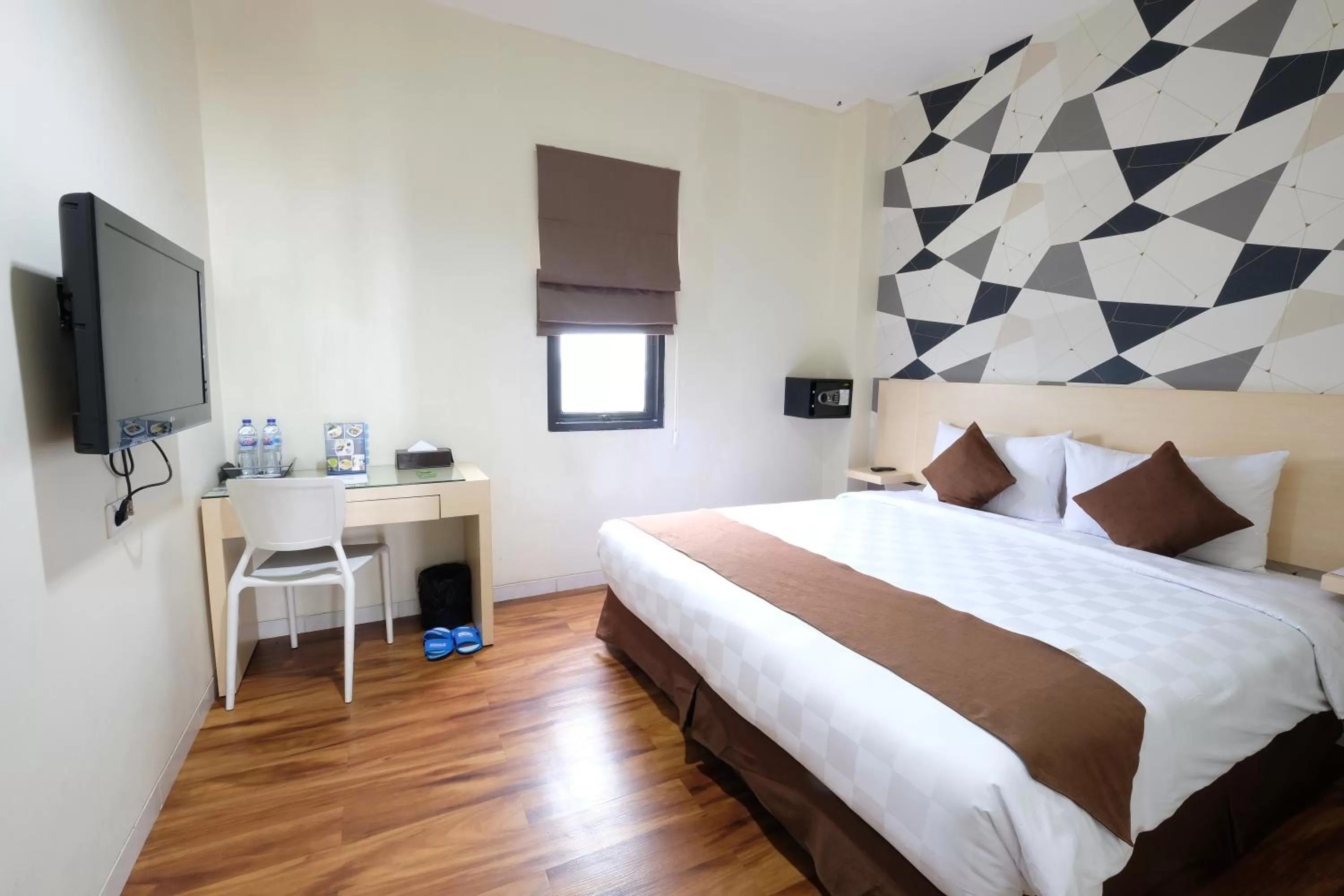 Bedroom, Bed in Hotel 88 Mangga Besar Raya 120 Jakarta By WH