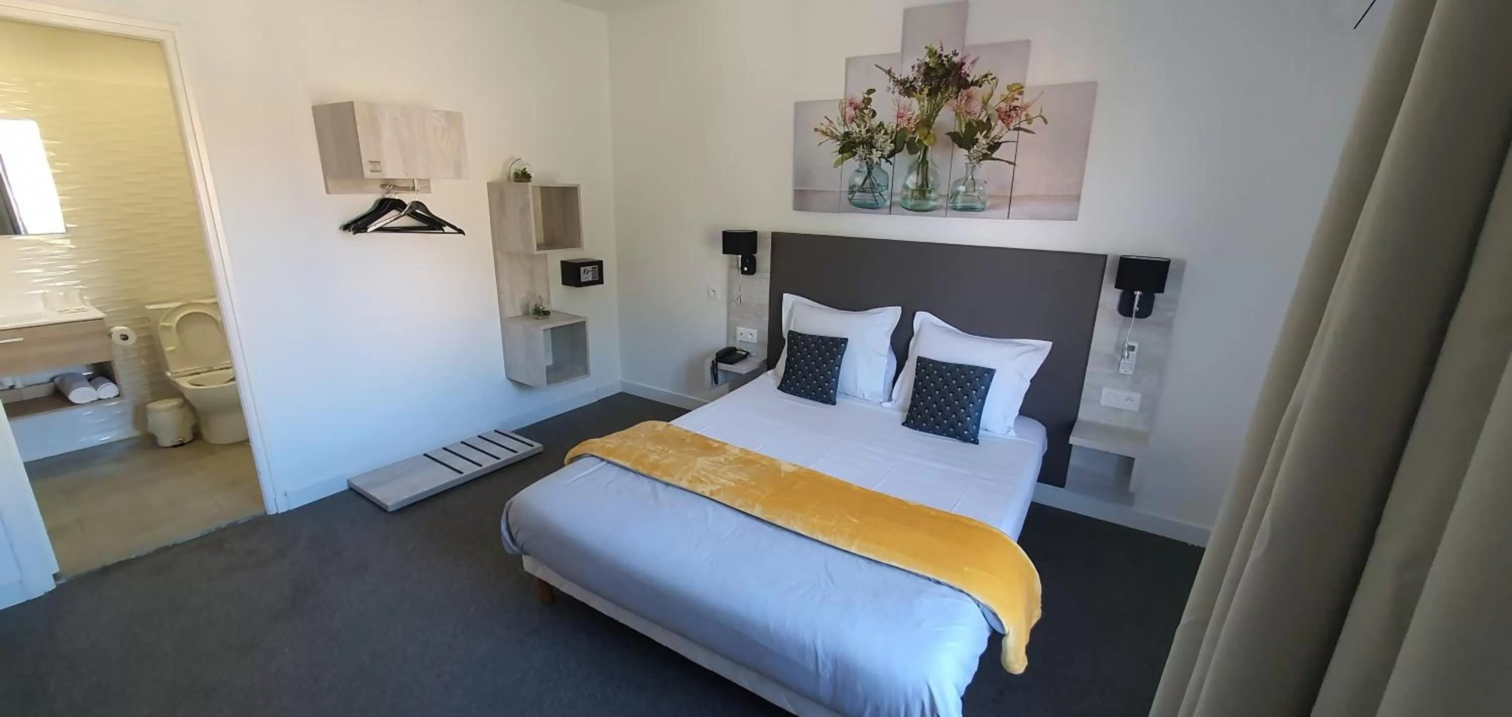 Bed in Hôtel L'Alsace