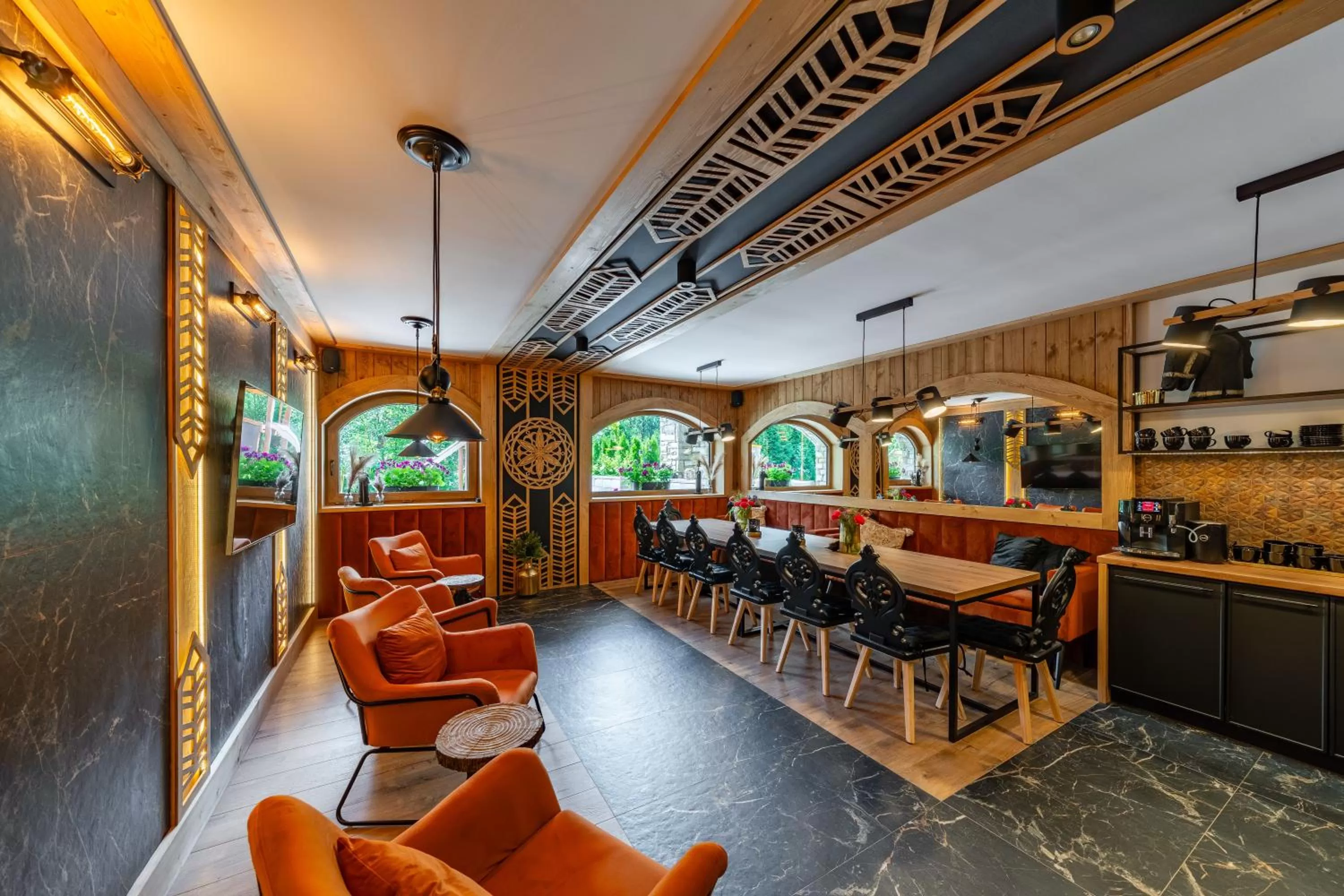 Communal lounge/ TV room in Rezydencja Górska Odkryj Zakopane