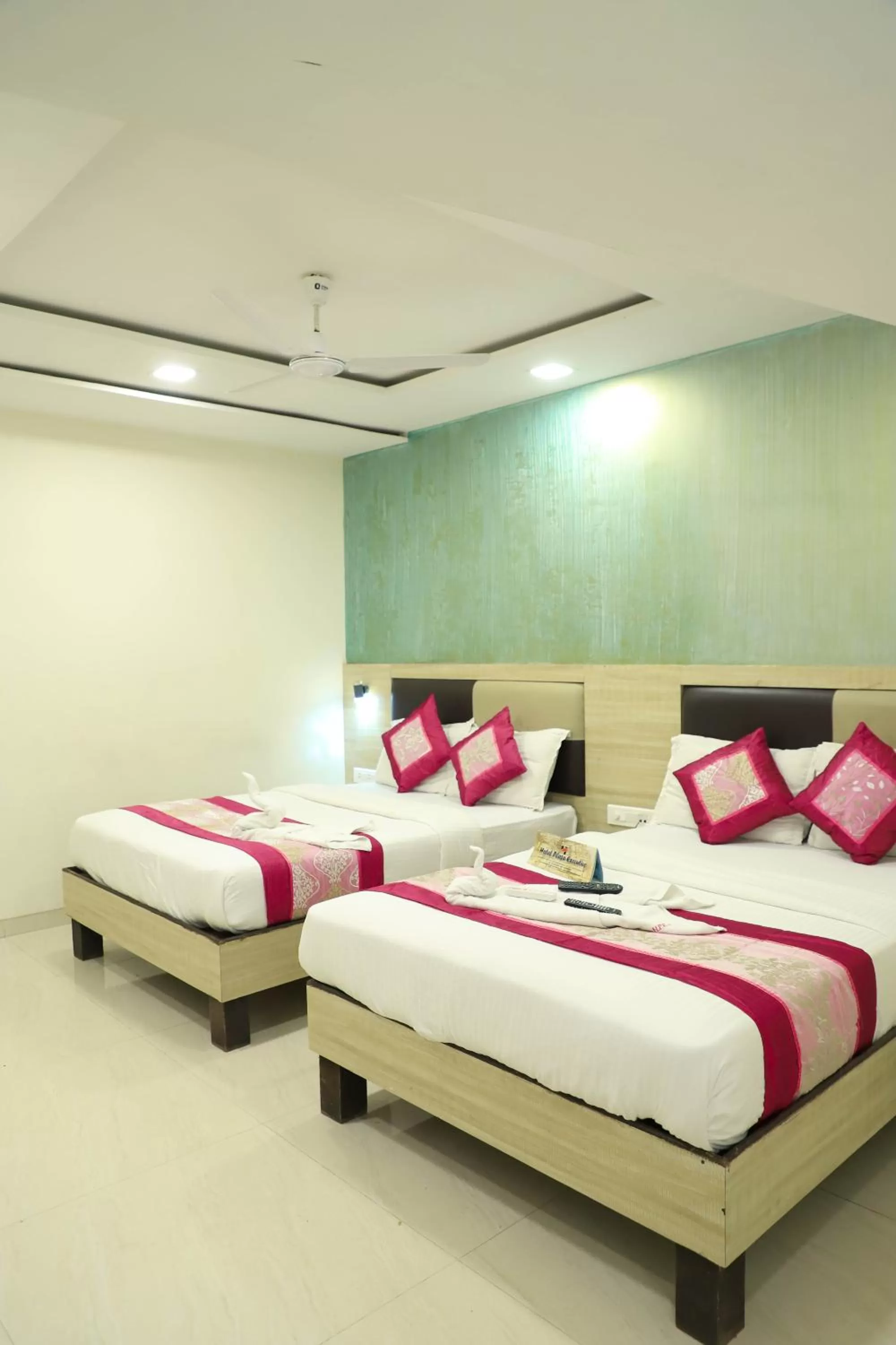 Bedroom, Bed in Hotel Plaza Executive - near BKC