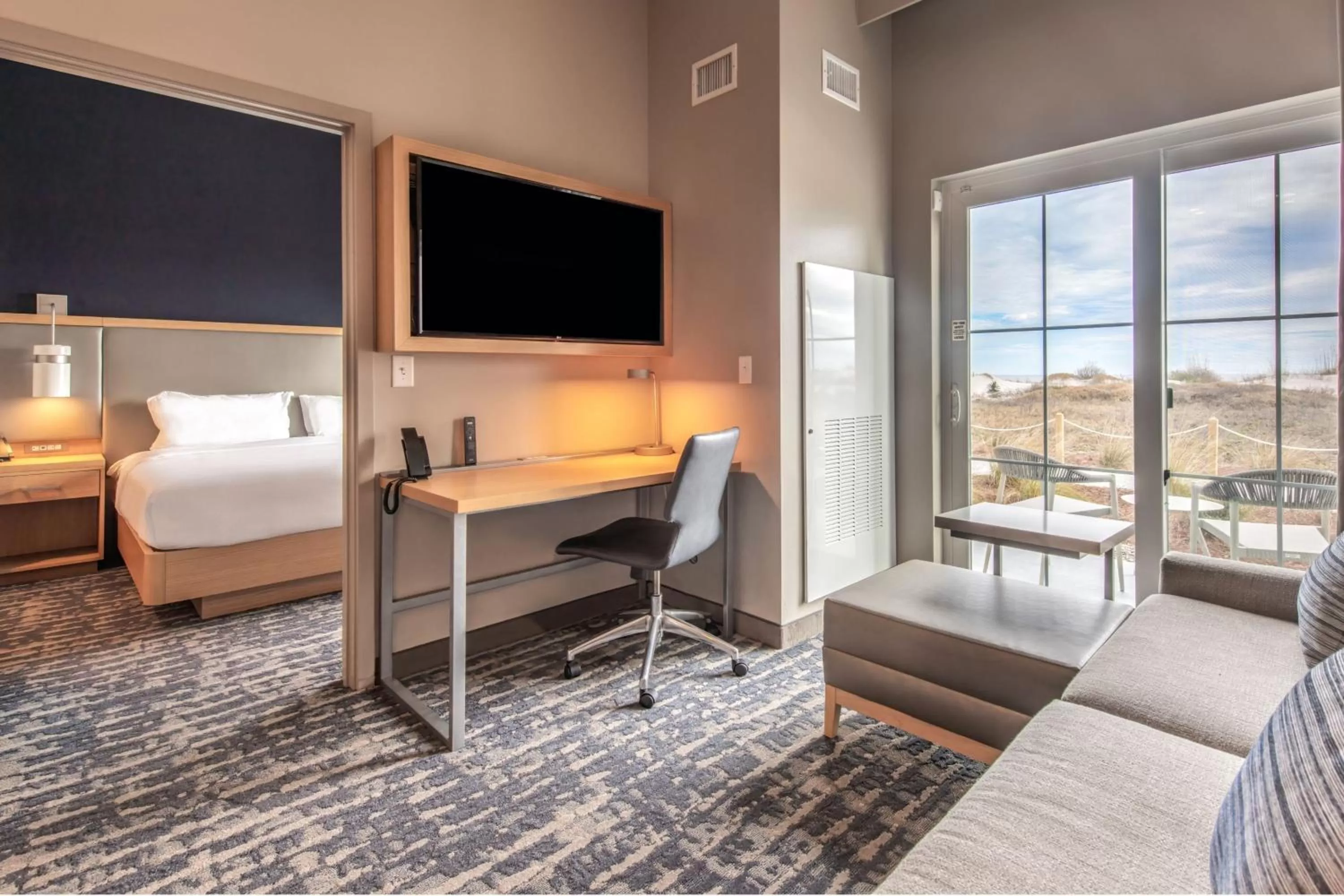 Photo of the whole room, Bed in Residence Inn by Marriott Jekyll Island