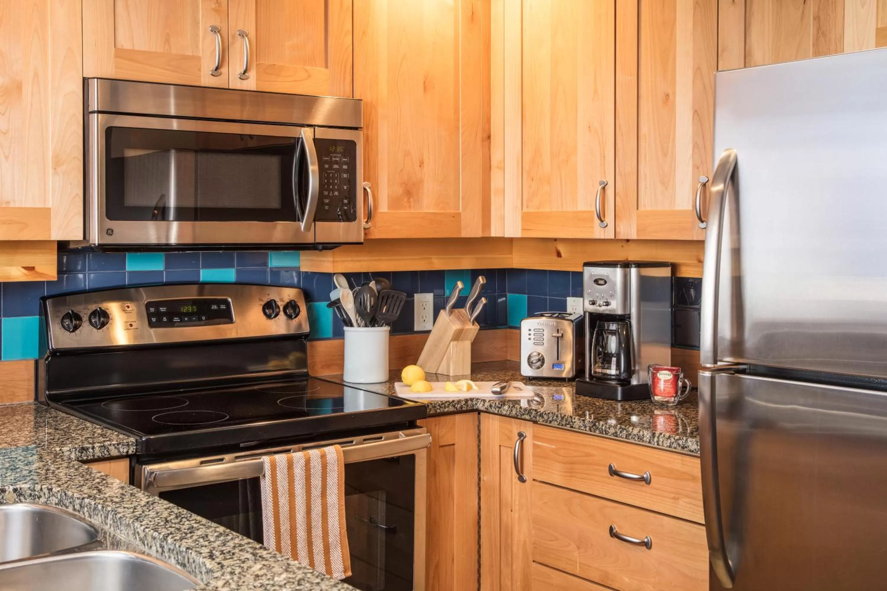 Kitchen or kitchenette in Legends