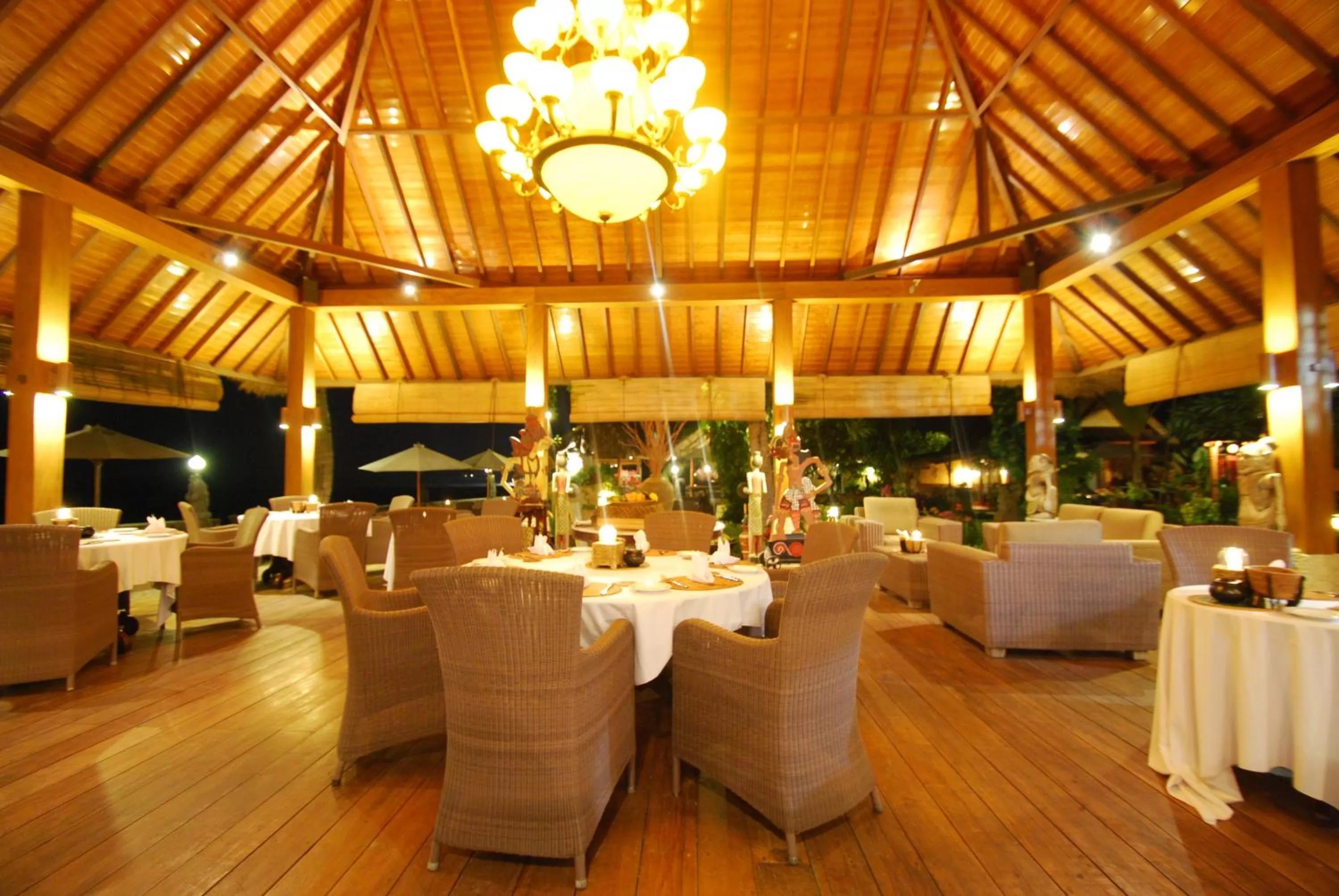 Restaurant/places to eat in Puri Mas Boutique Resort & Spa