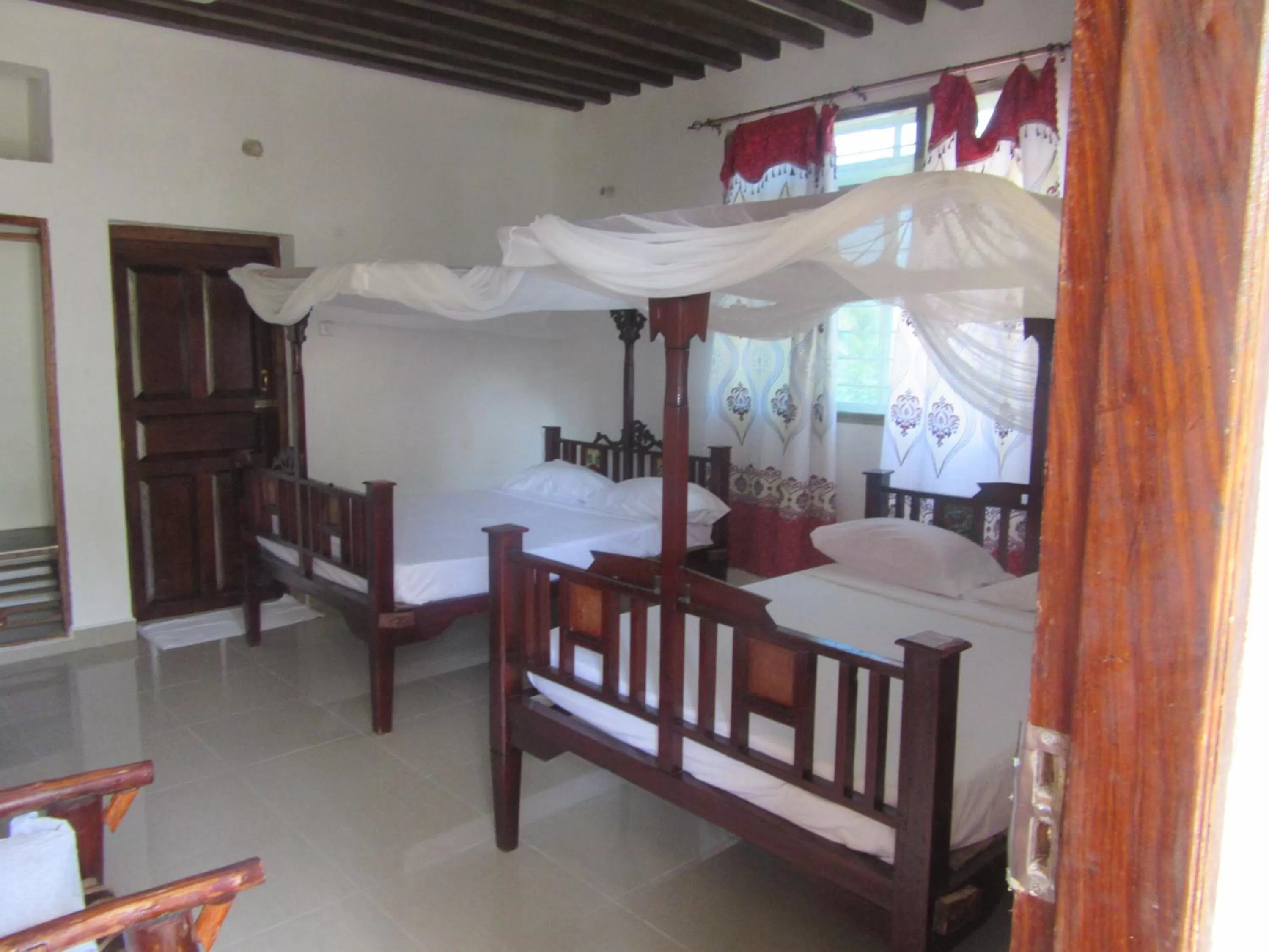 Baraka Aquarium Bungalows