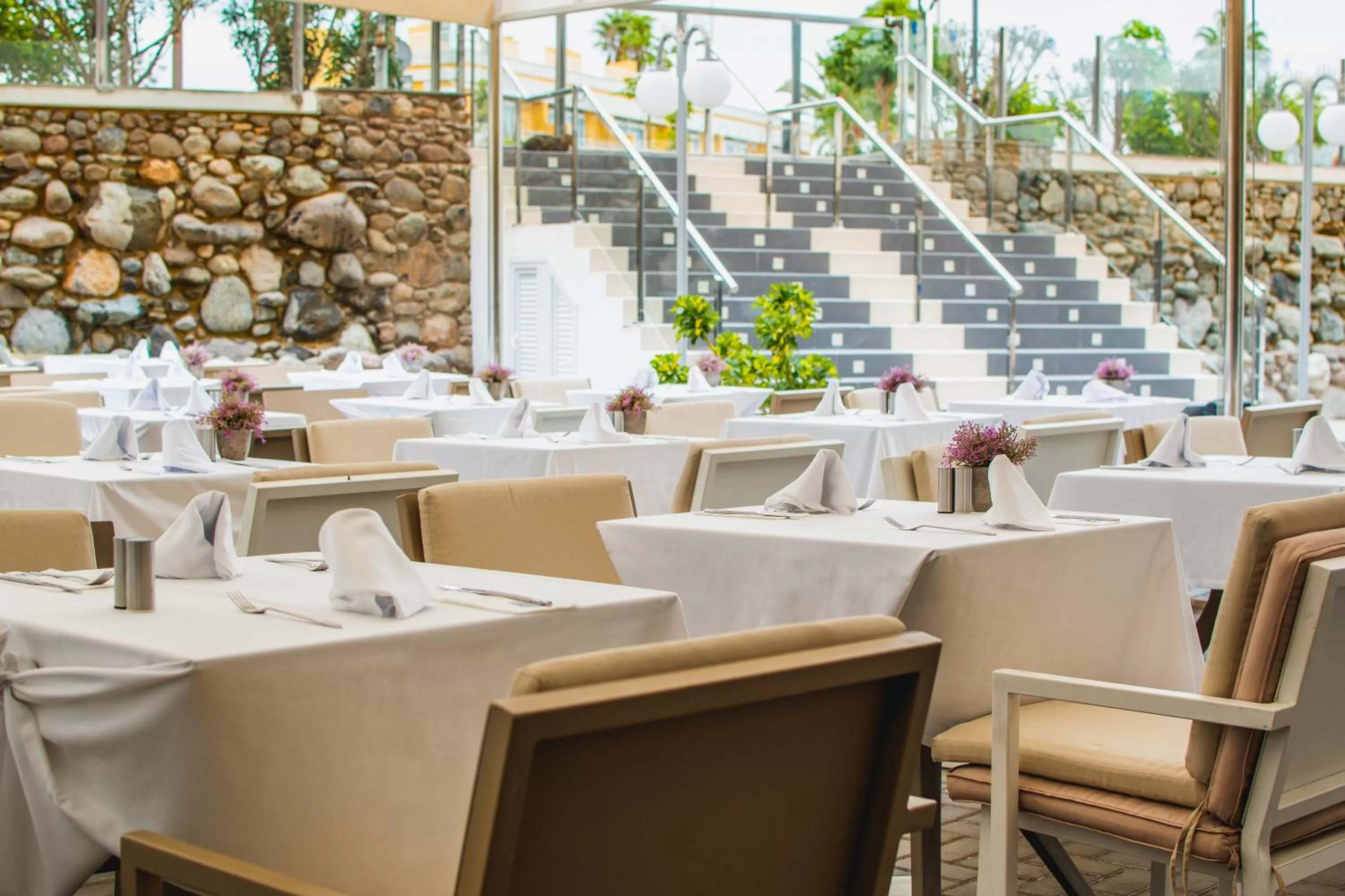 Restaurant/places to eat in HL Suitehotel Playa del Inglés - Adults Only