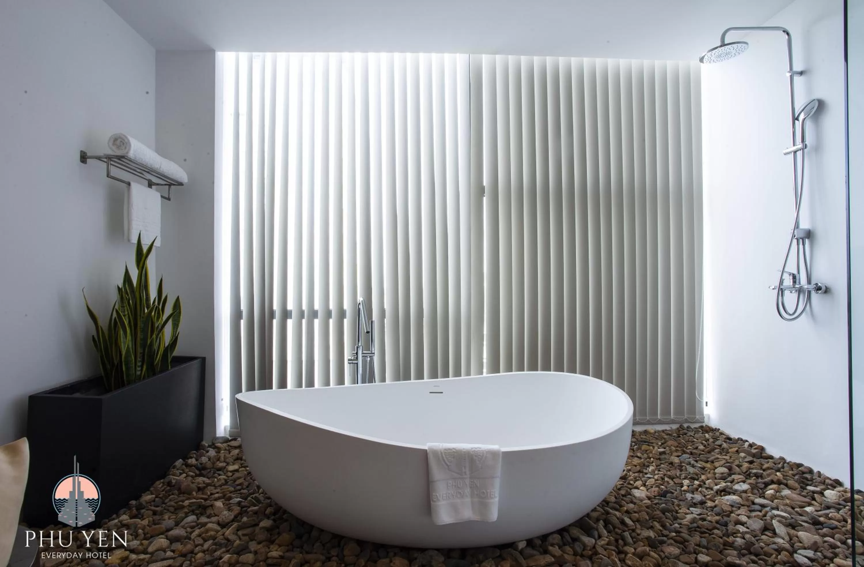 Shower in PHÚ YÊN EVERYDAY HOTEL