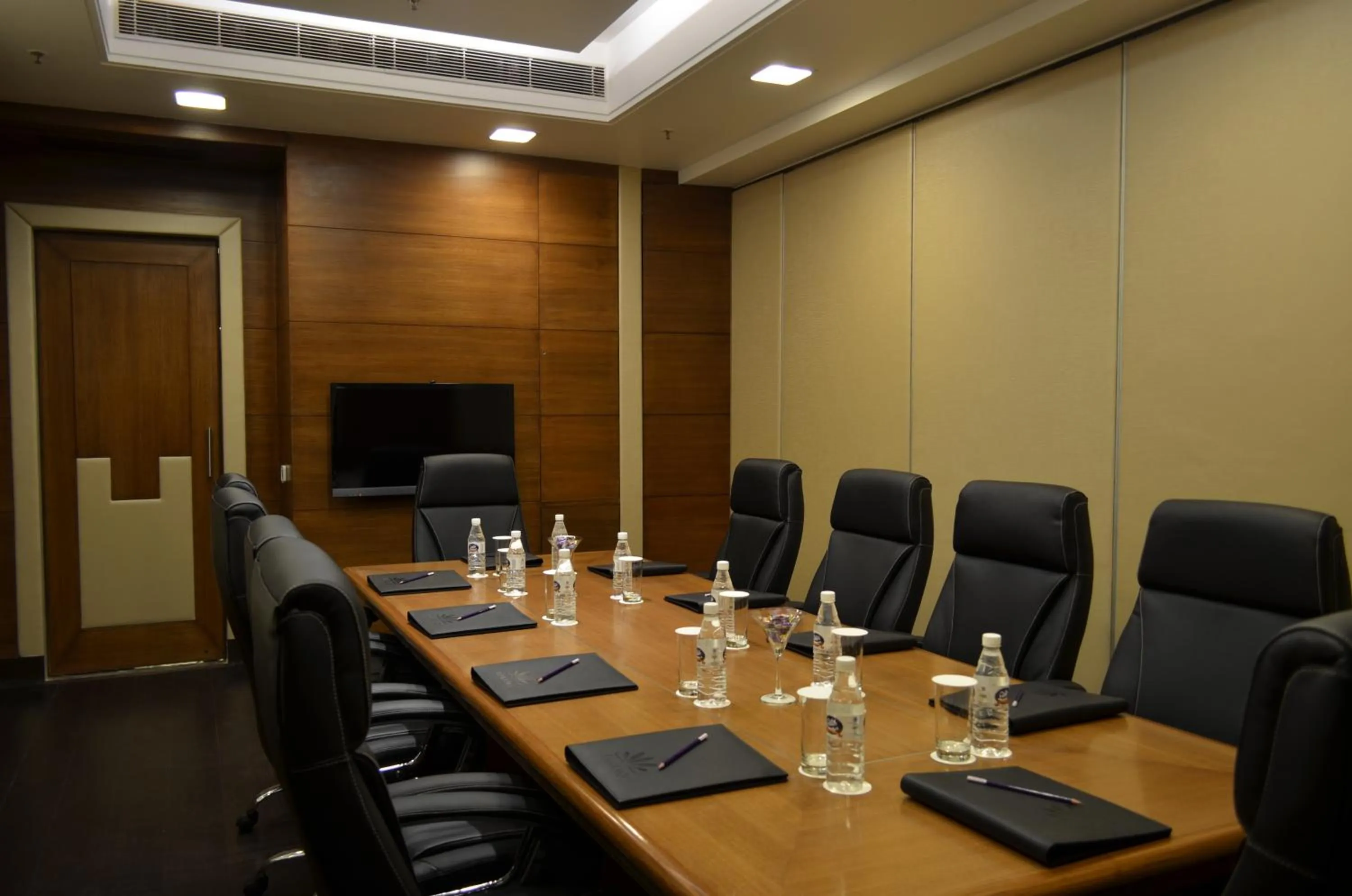 Business facilities in The Umrao