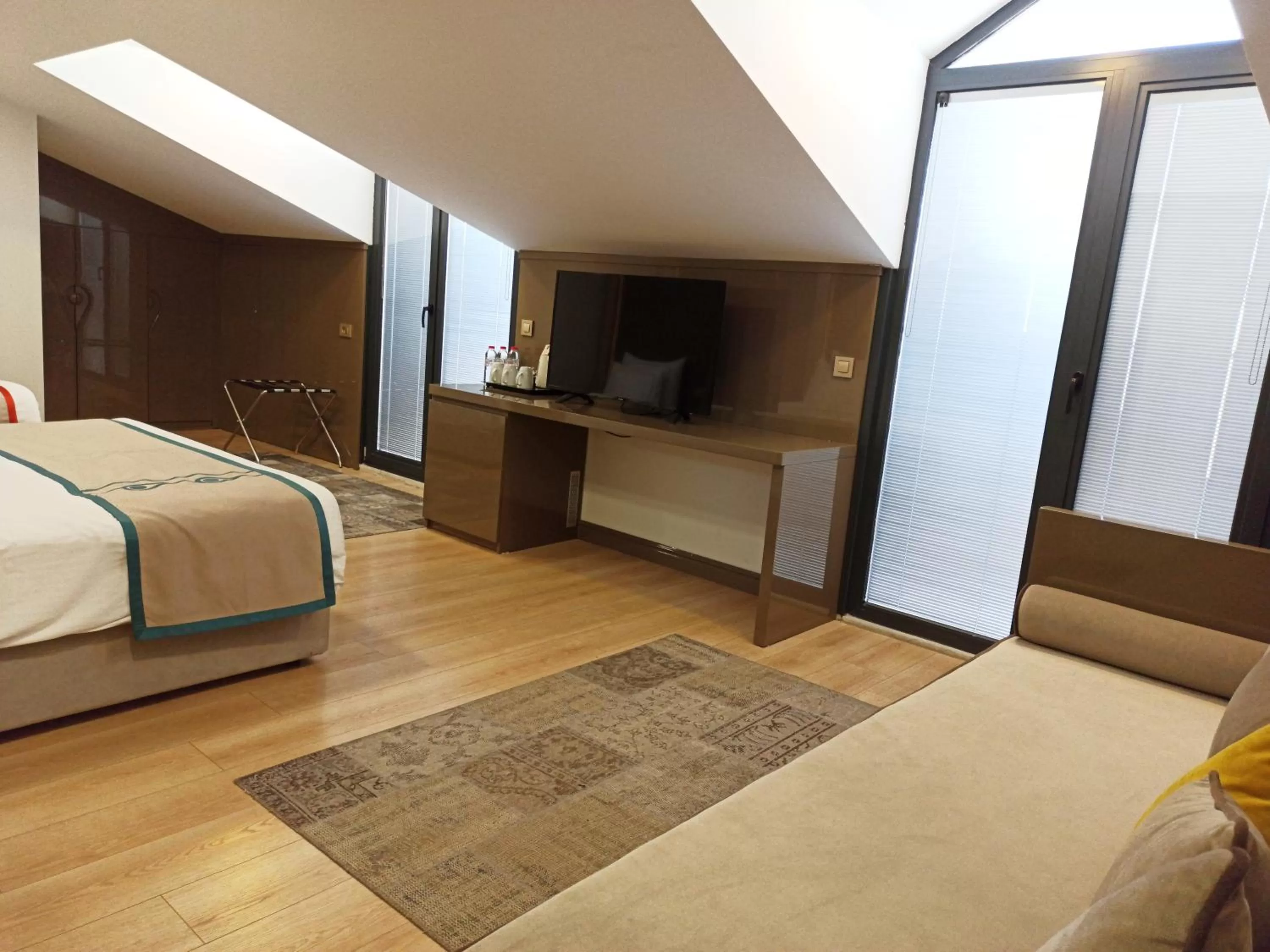 TV and multimedia, Bed in Peyk Hotel Oldcity