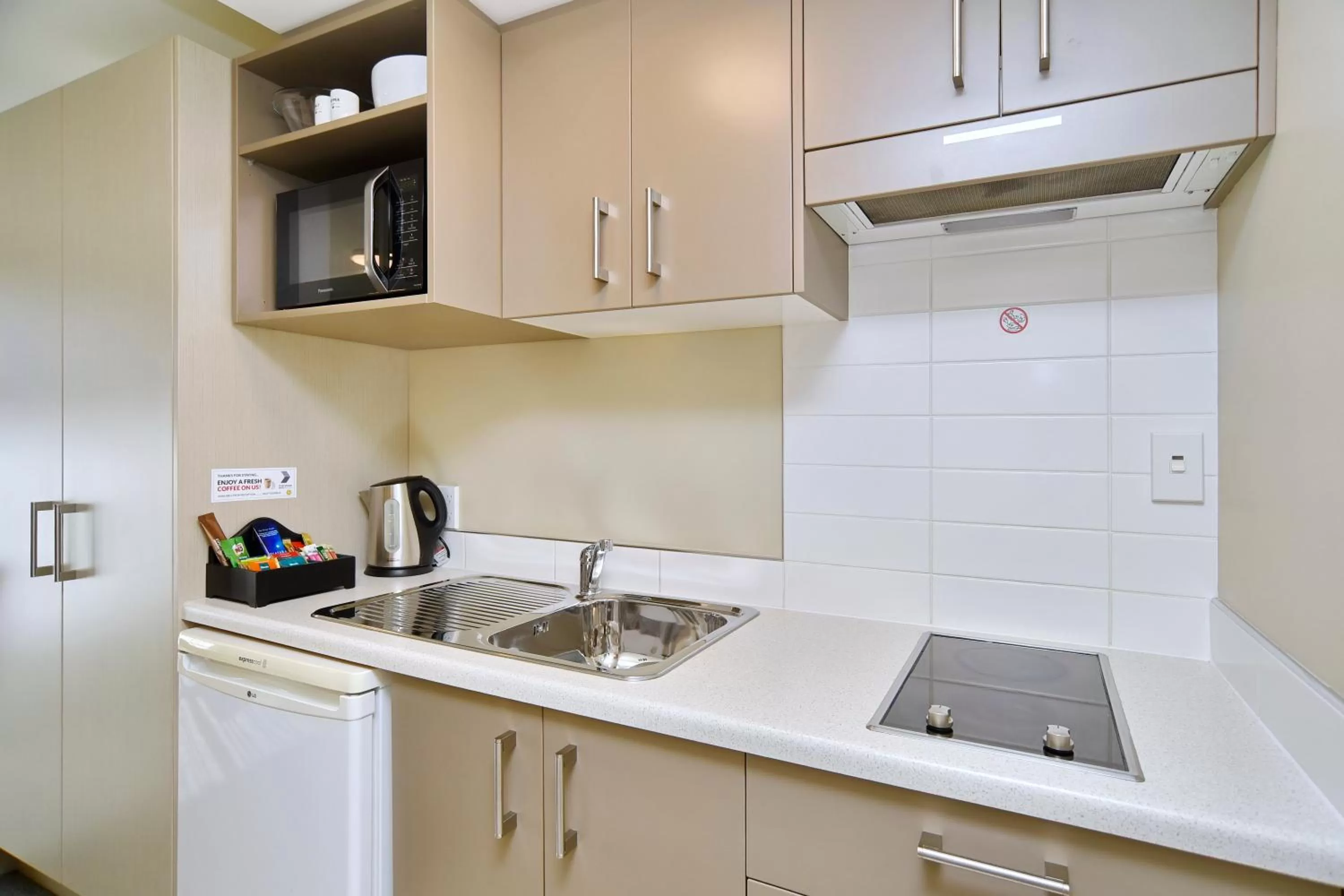 Coffee/tea facilities, Kitchen/Kitchenette in The Riverstone