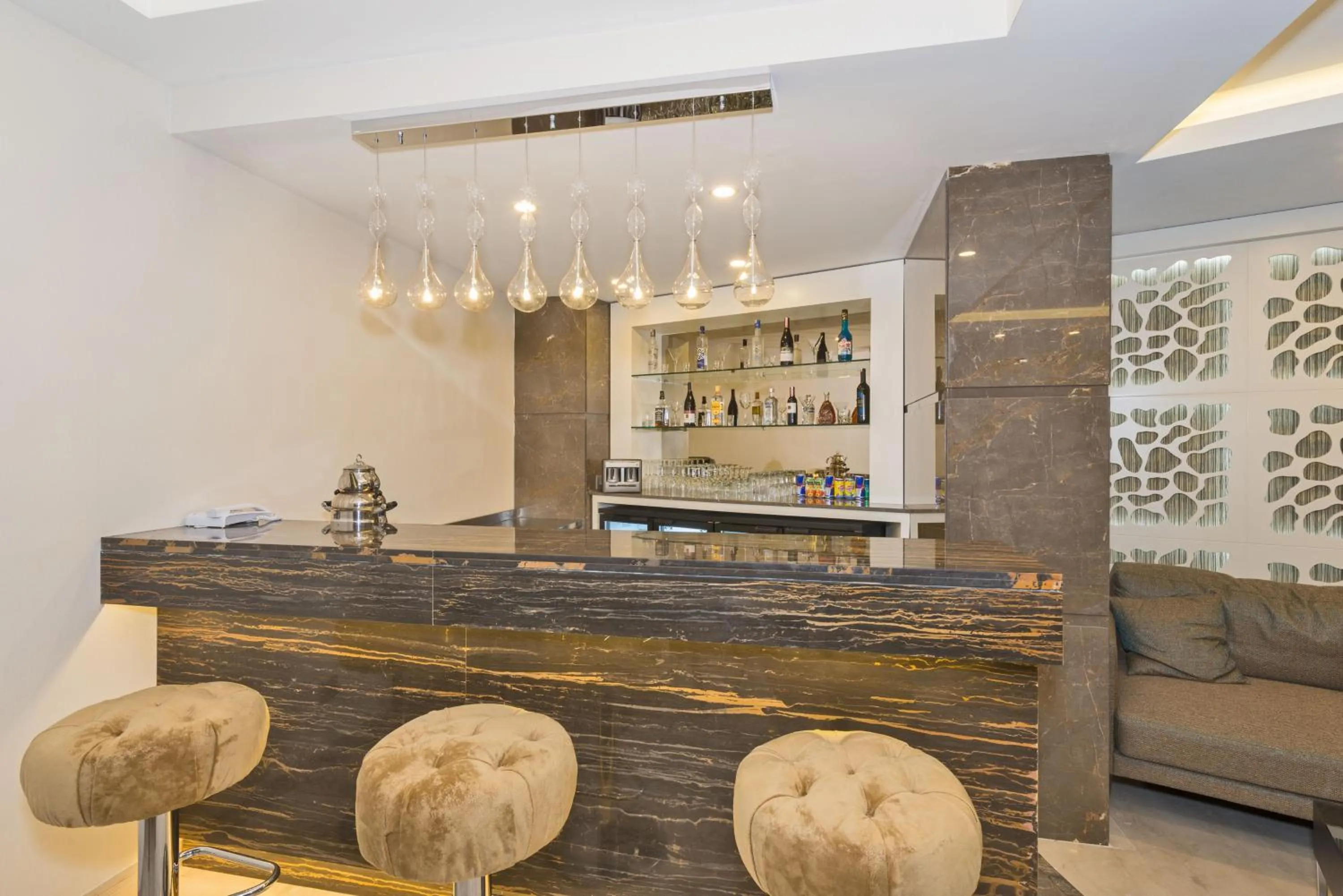 Lounge or bar in Bisetun Hotel