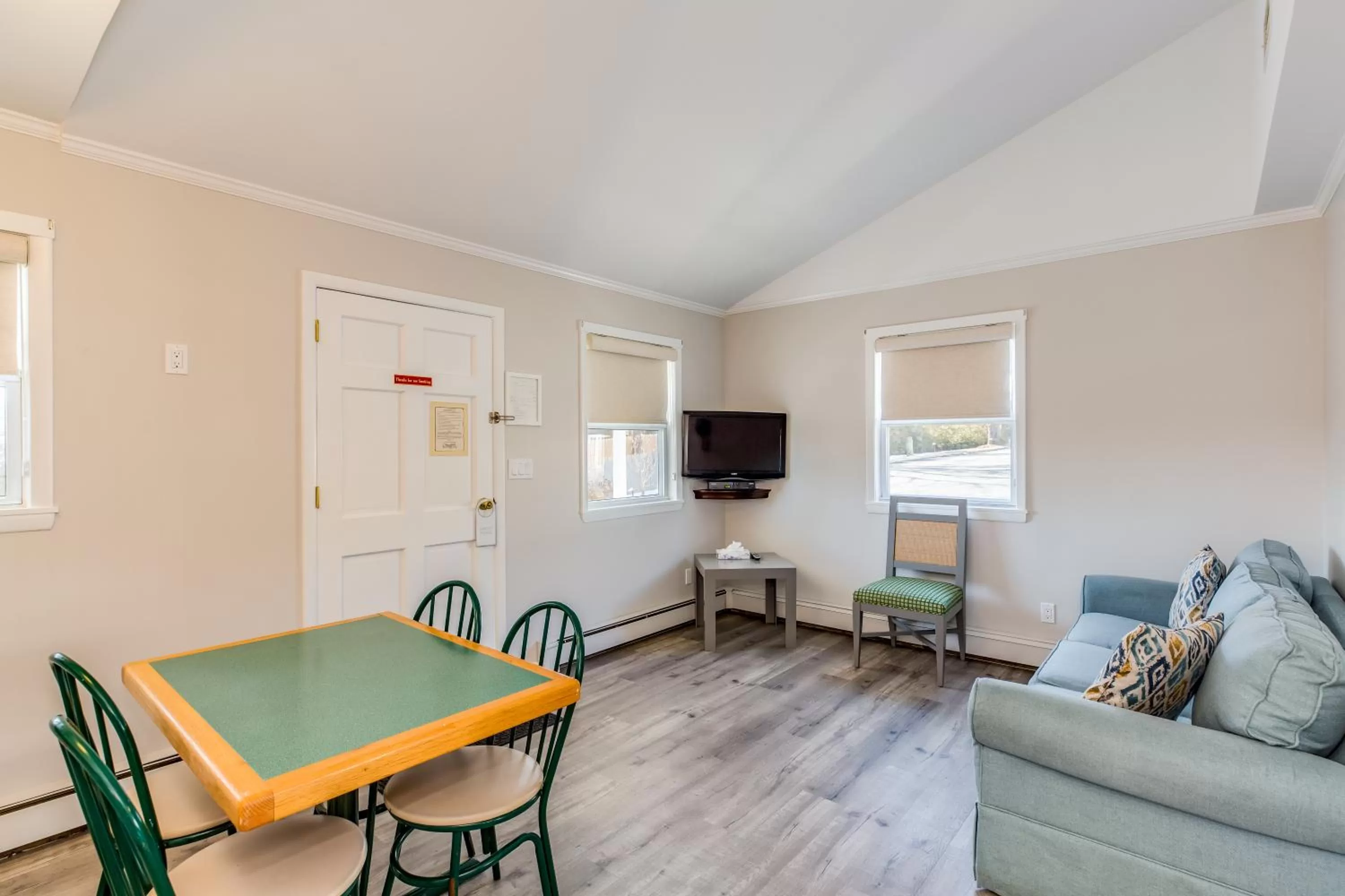 Seating Area in Colonial Shores Resort