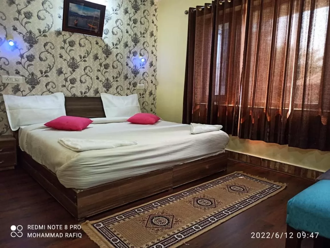 Bedroom, Bed in Hotel curio's All seasons