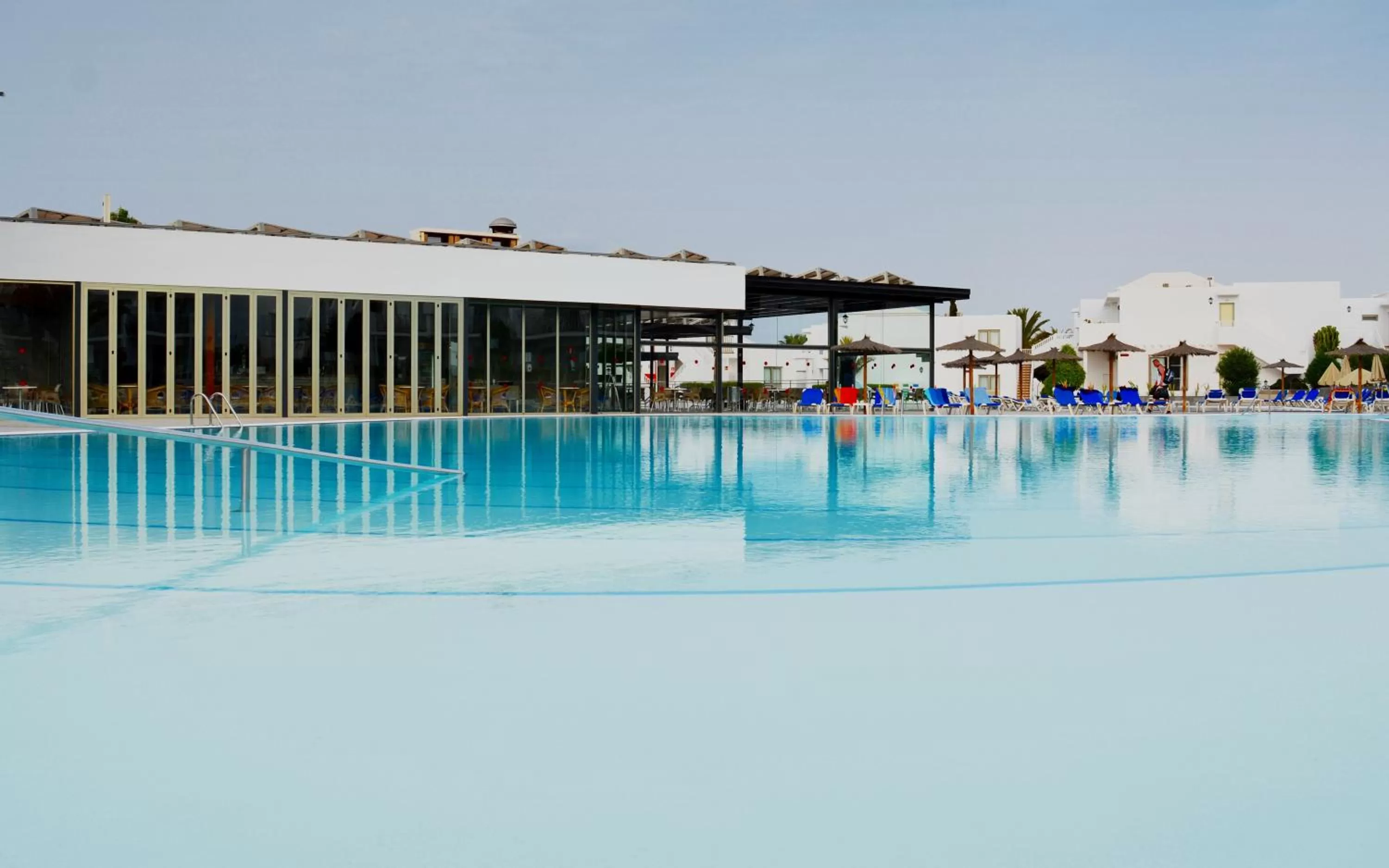Pool view in Hotel Floresta
