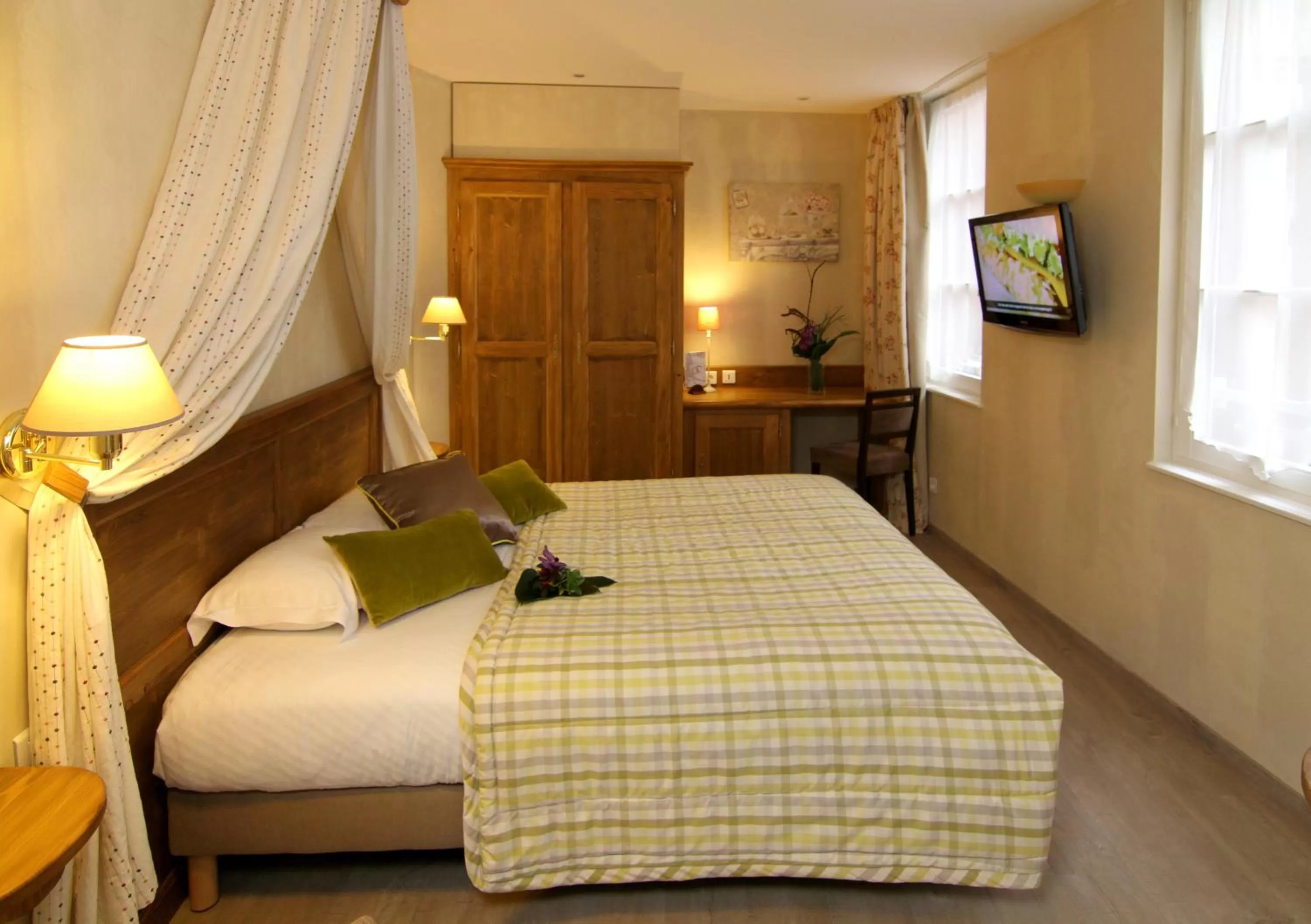 Staff, Bed in Hotel Beaucour