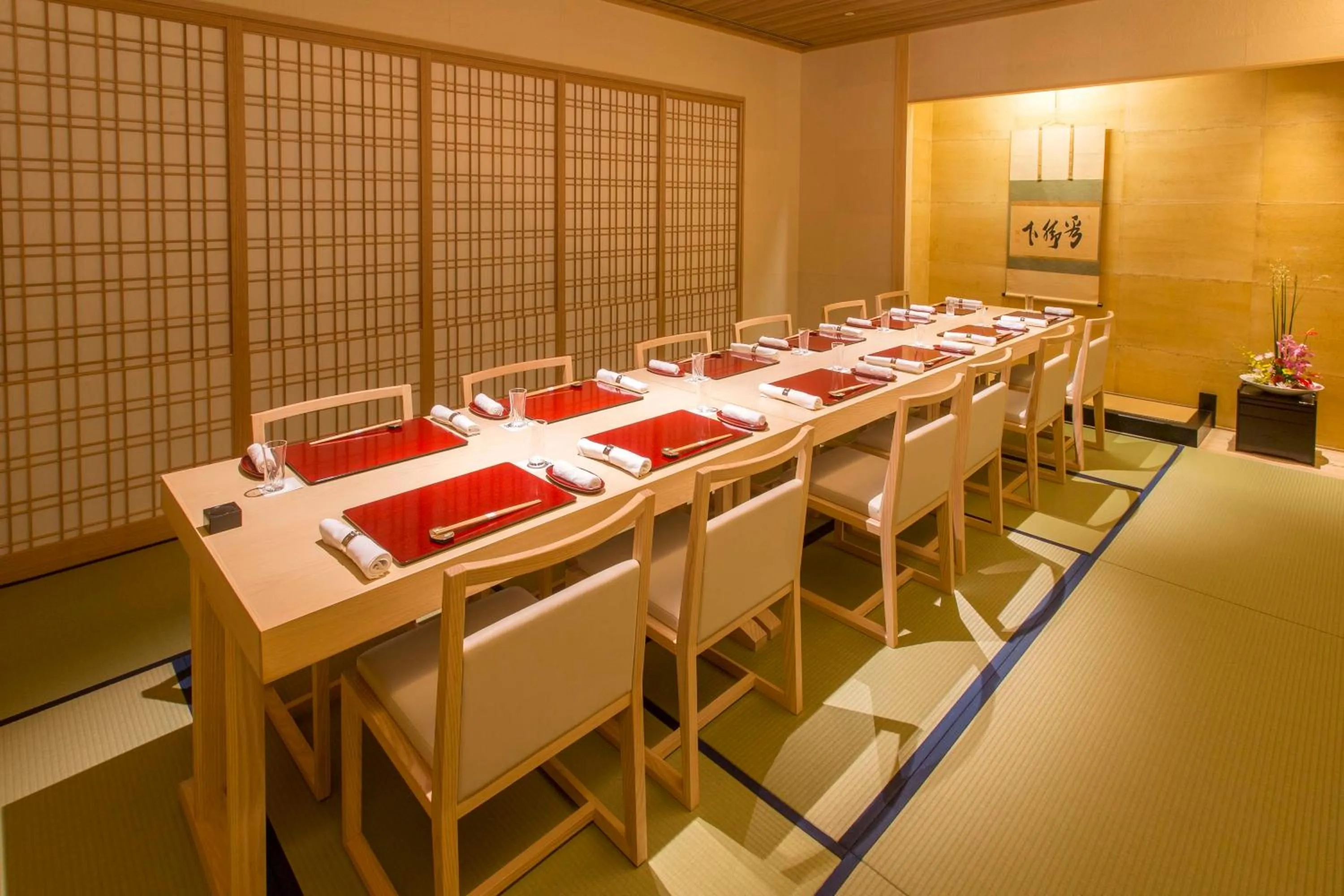 Restaurant/places to eat in Royal Park Hotel Takamatsu