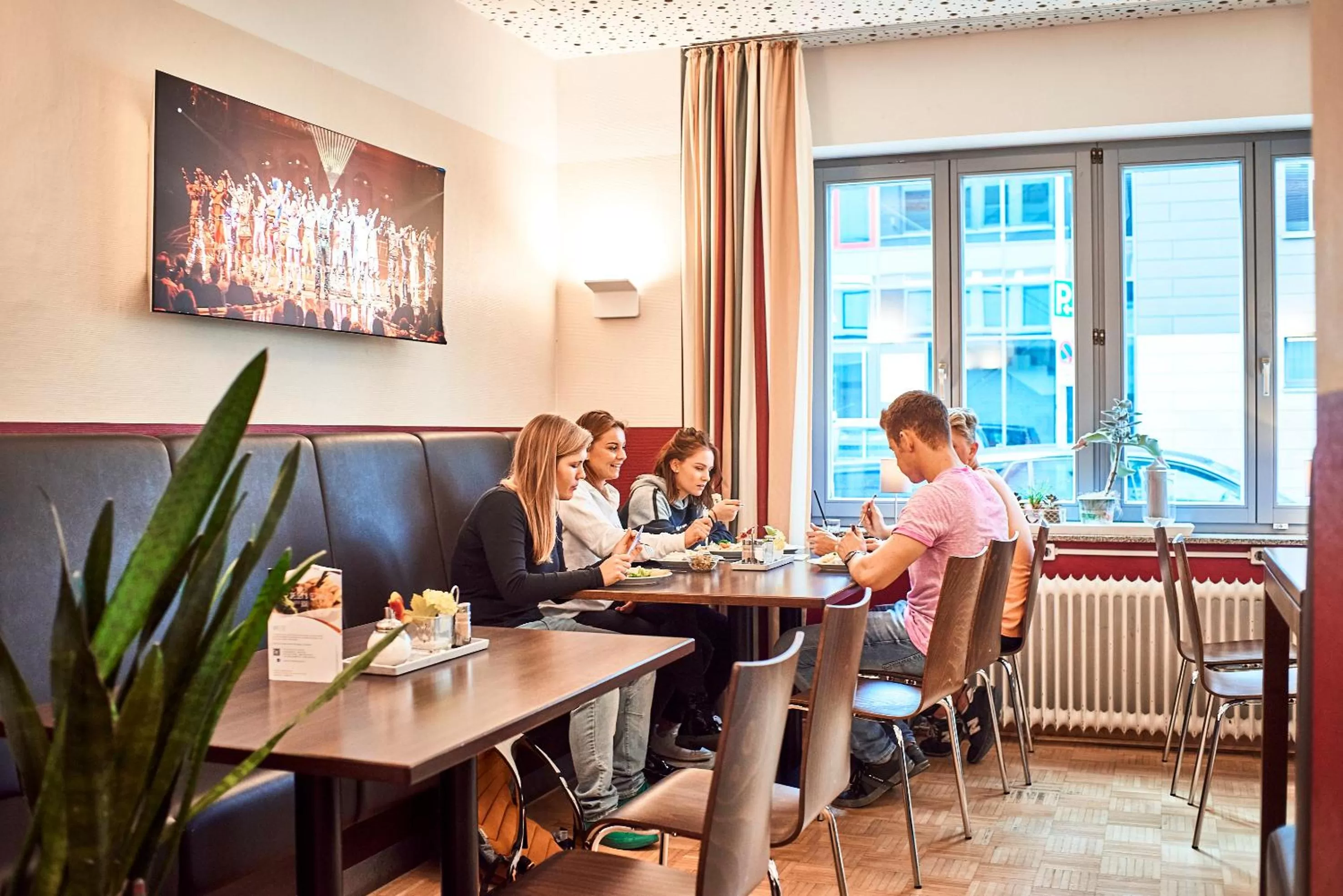 Restaurant/places to eat in DJH-Gästehaus Bermuda3Eck