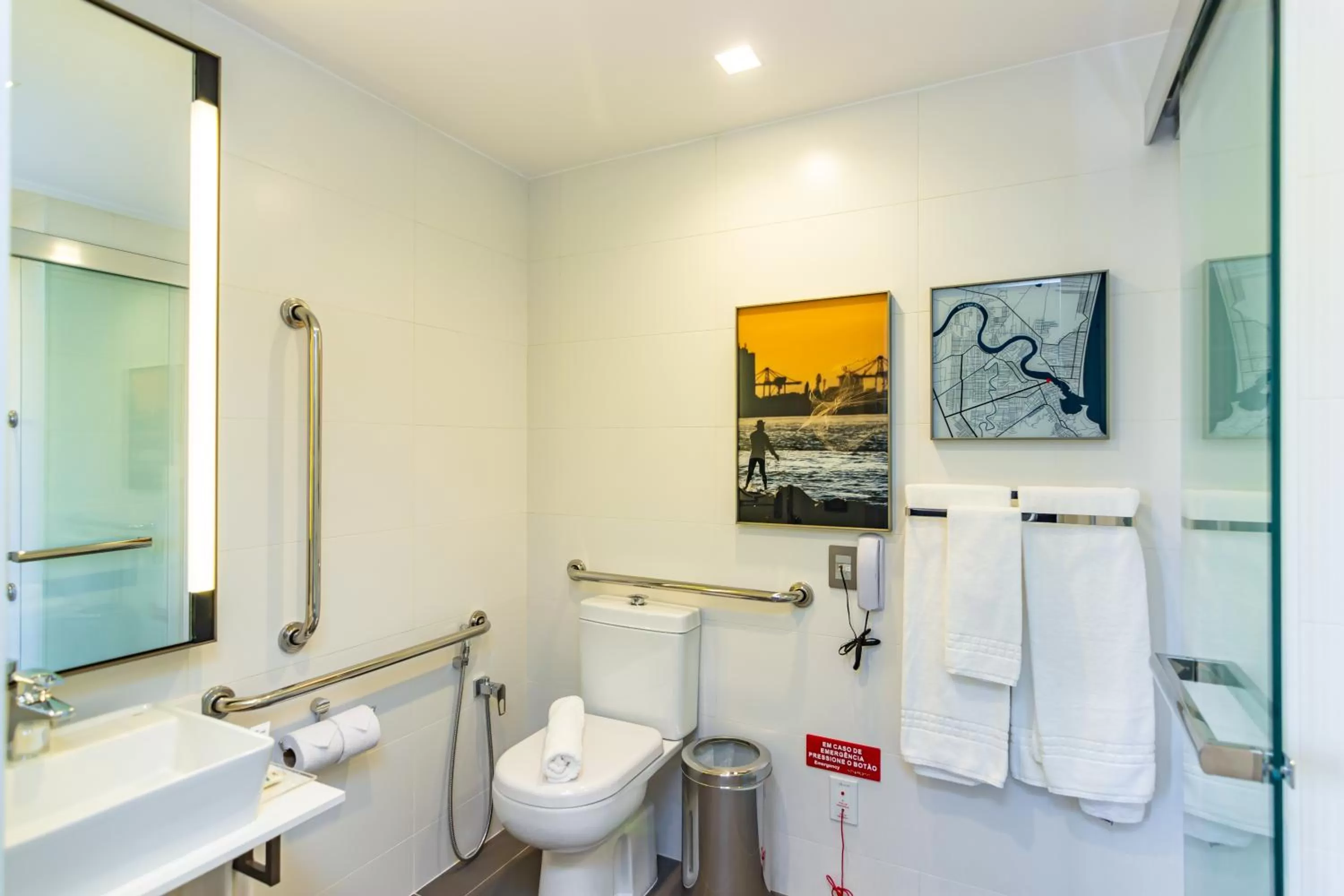 Shower in Mercure Itajai Navegantes