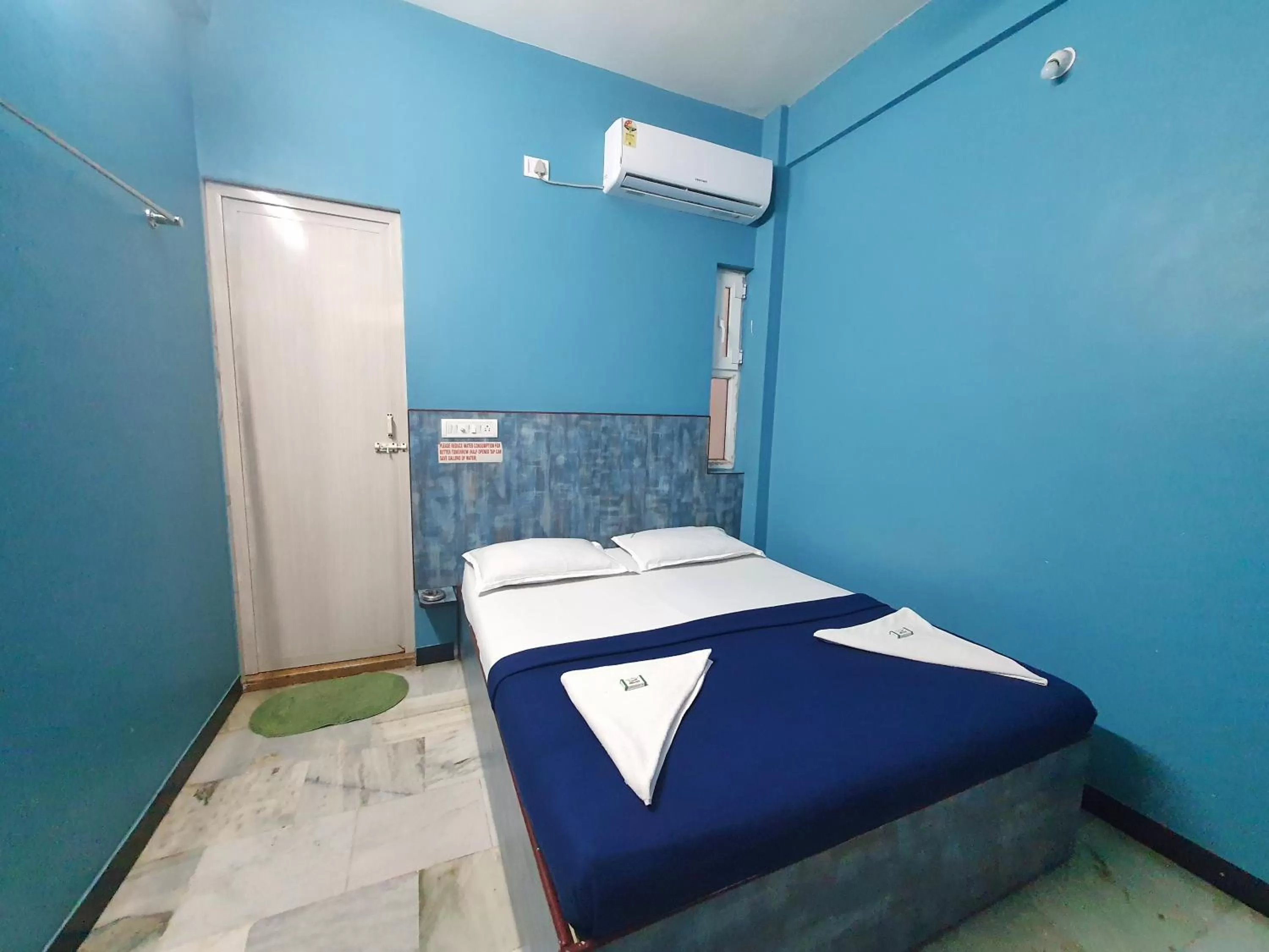 Bed in SM MANSION near Harbour & High court