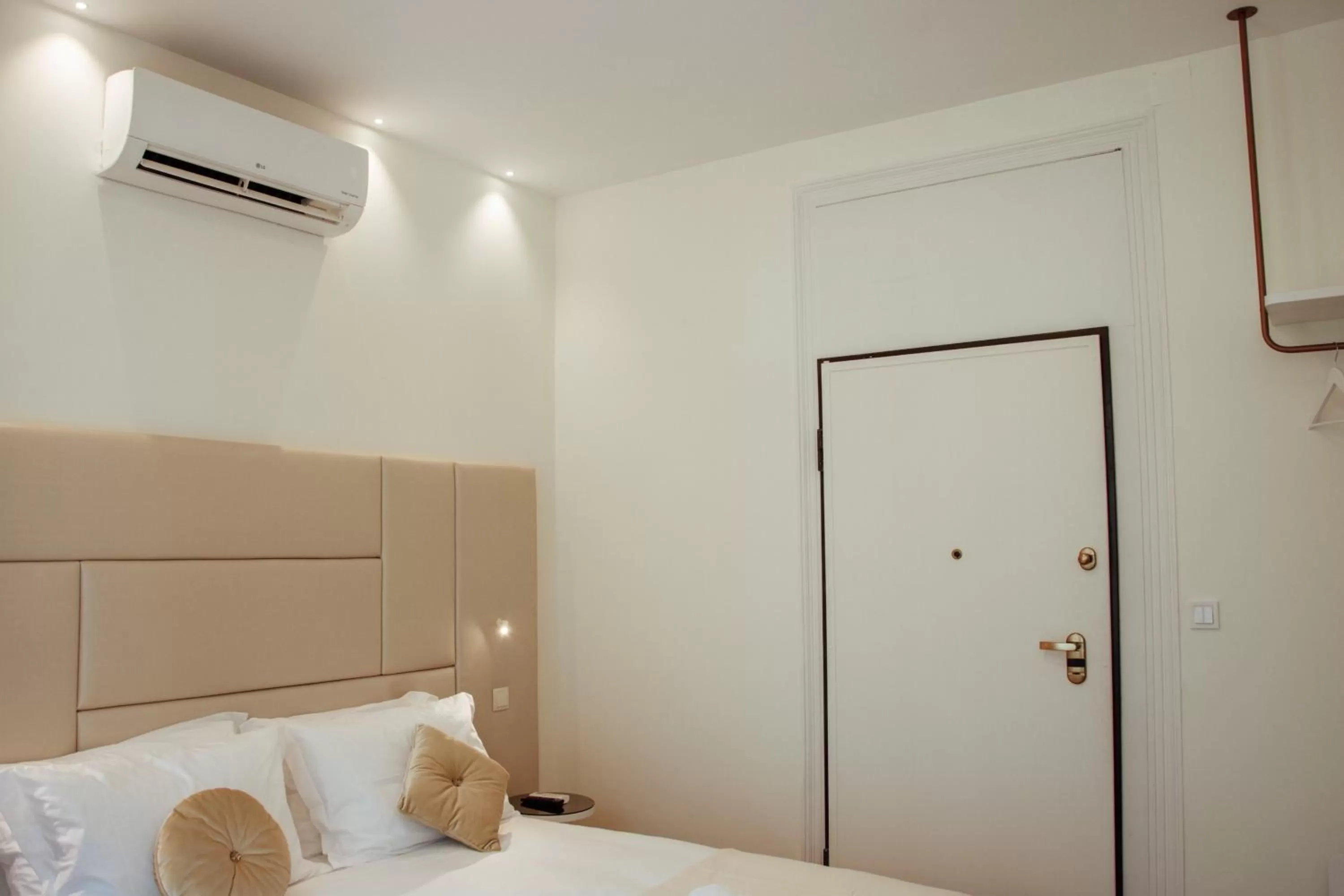 Bedroom, Bed in Le Premier Lisbon Suites