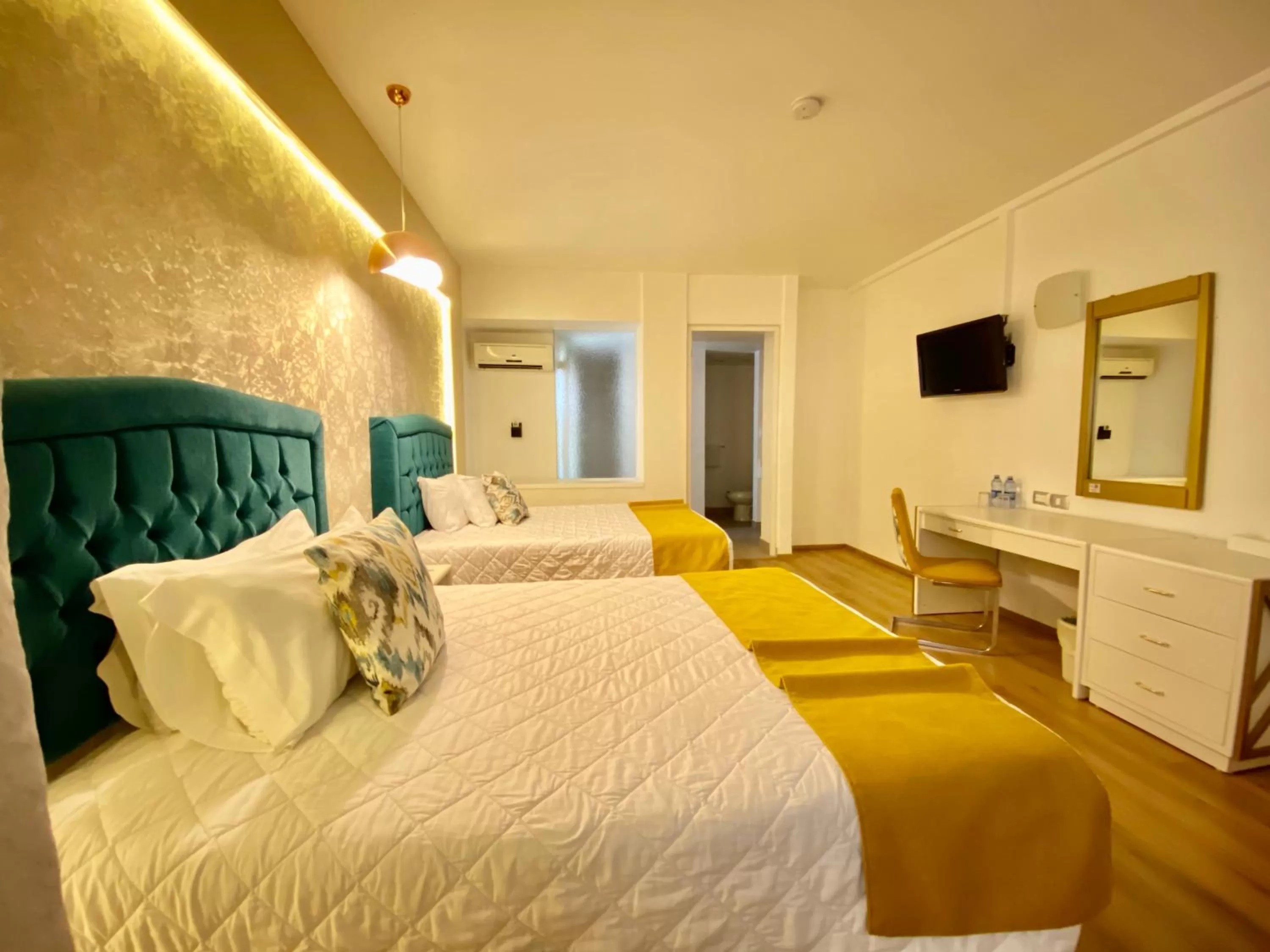 Bed in Hotel Medrano Temáticas and Business Rooms Aguascalientes