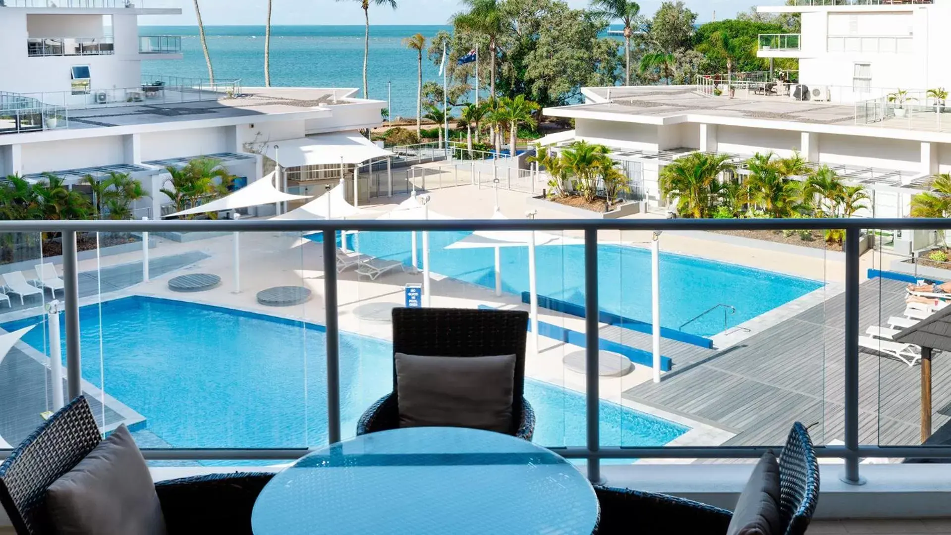 Three-Bedroom Apartment with Pool View in Oaks Hervey Bay Resort and Spa Three-Bedroom Apartment with Pool View in Oaks Hervey Bay Resort and Spa